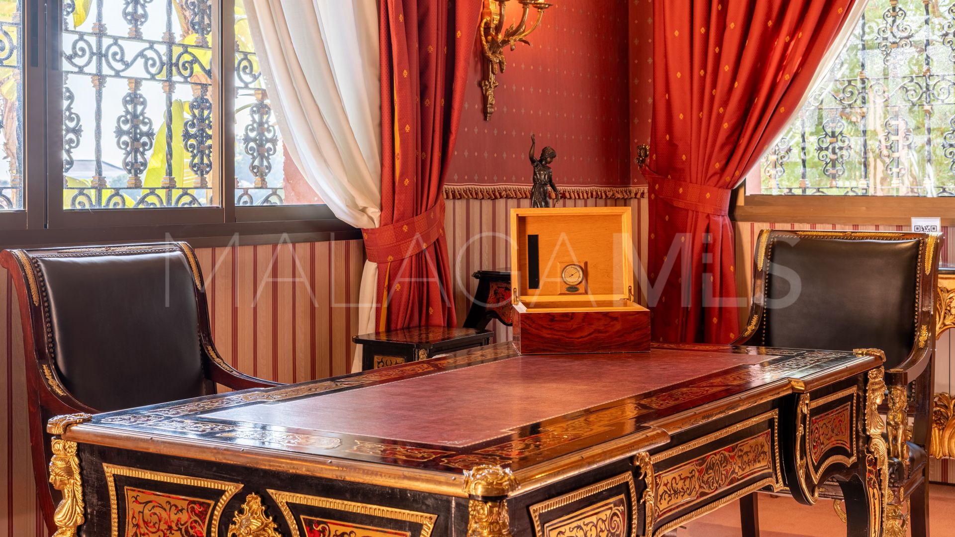 For sale Altos del Paraiso mansion