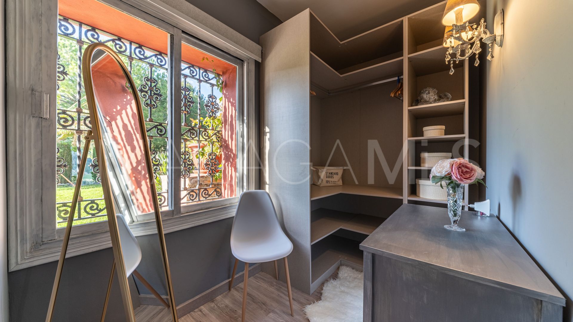 Mansion for sale in Altos del Paraiso