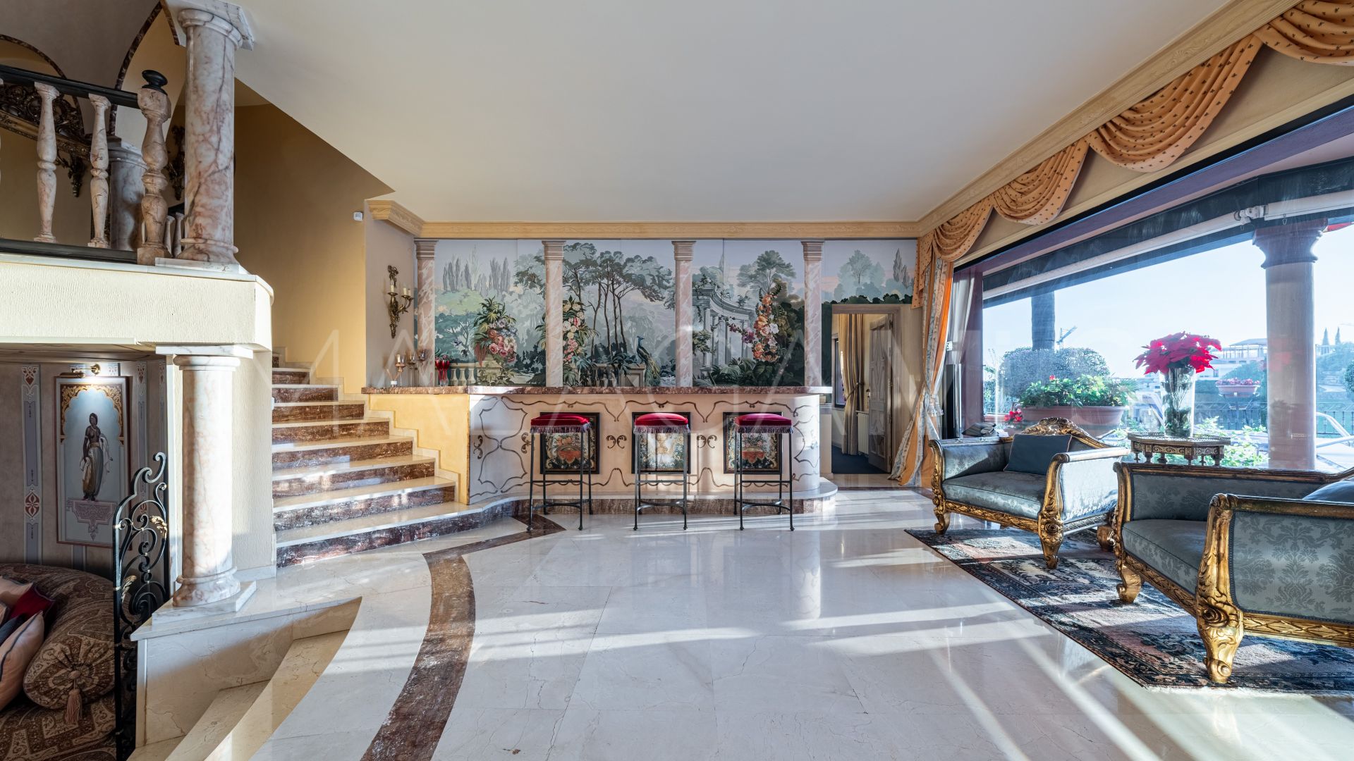 Mansion for sale in Altos del Paraiso