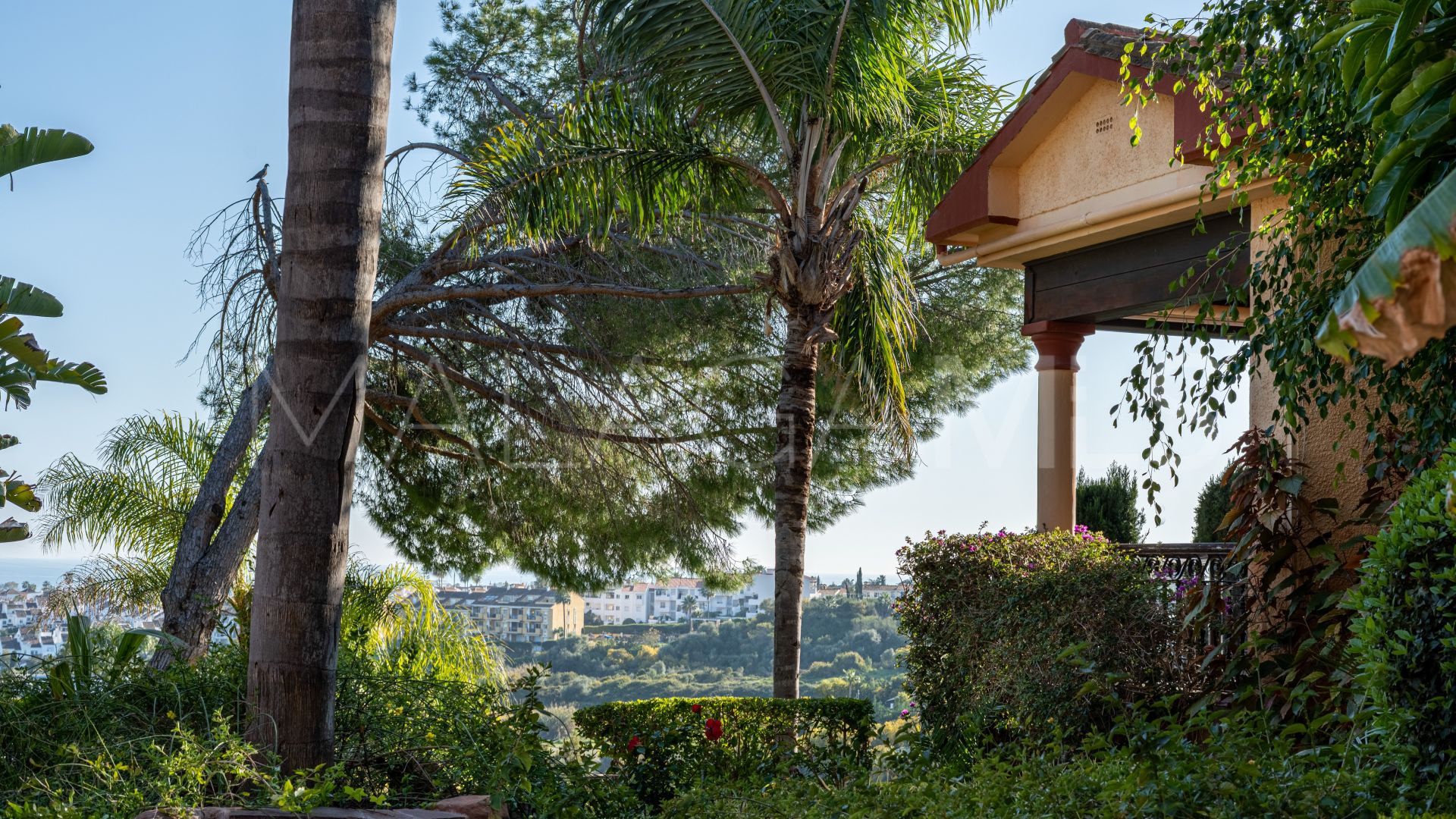 Mansion for sale in Altos del Paraiso