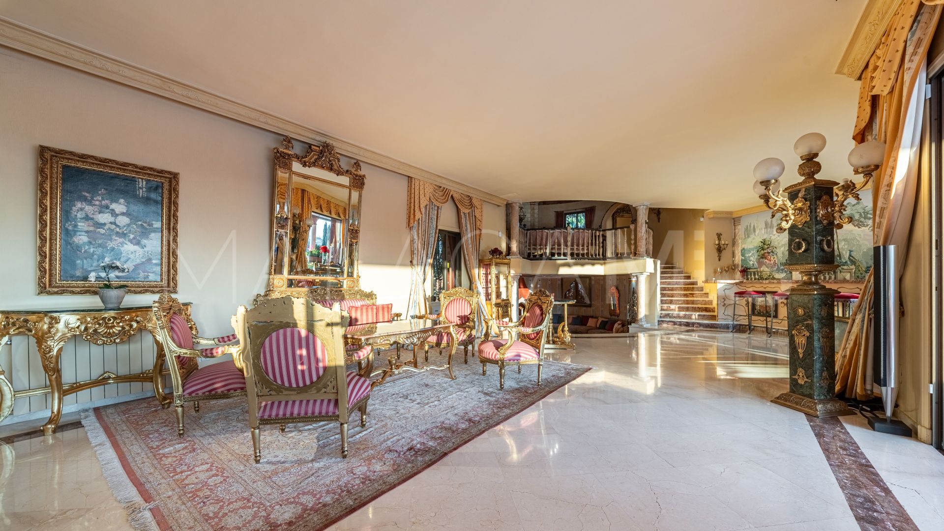 Mansion for sale in Altos del Paraiso