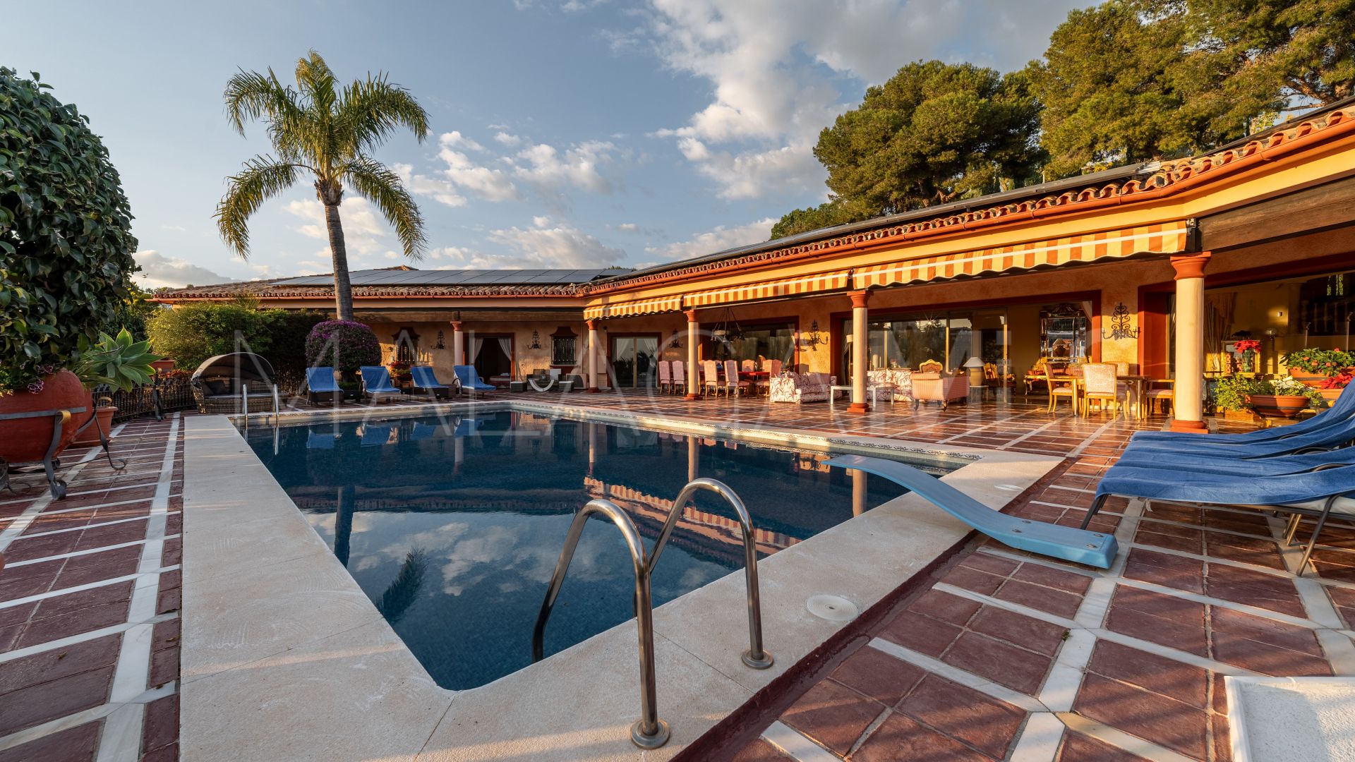 Mansion for sale in Altos del Paraiso