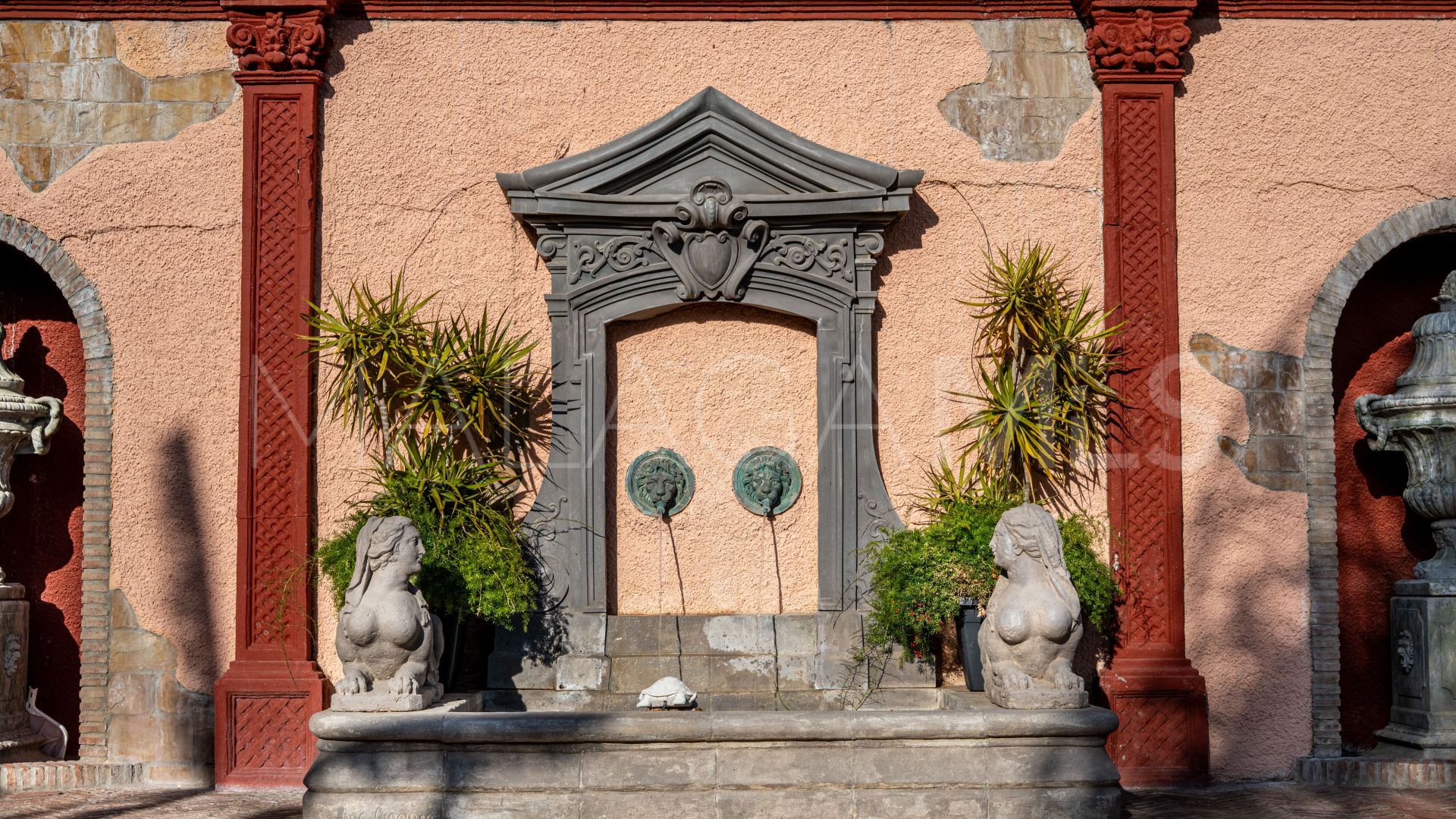 Mansion for sale in Altos del Paraiso