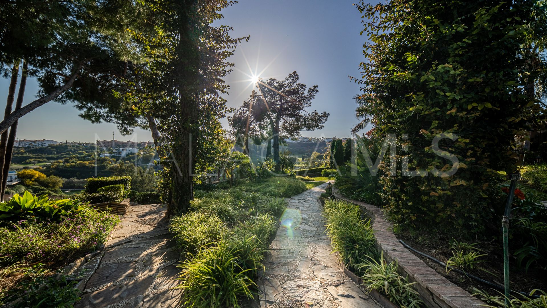 Mansion for sale in Altos del Paraiso