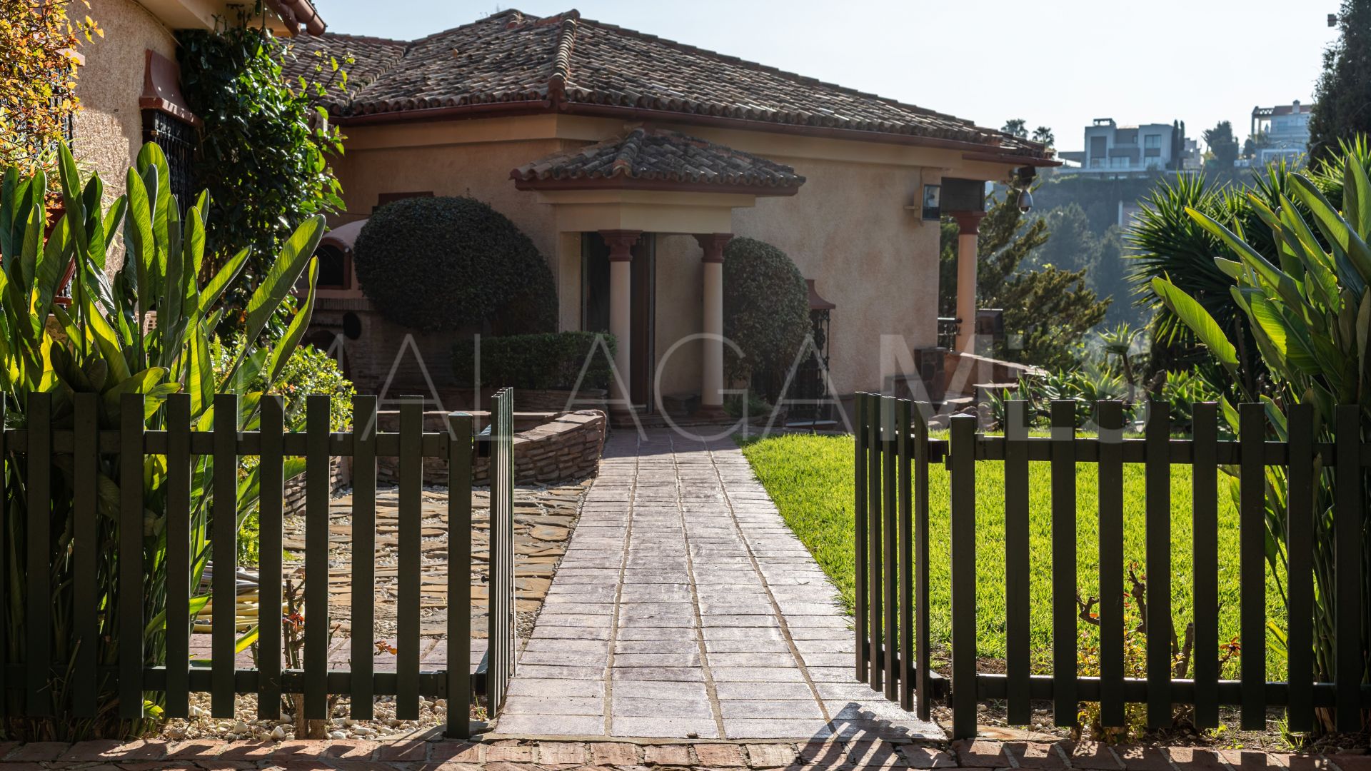 Mansion for sale in Altos del Paraiso