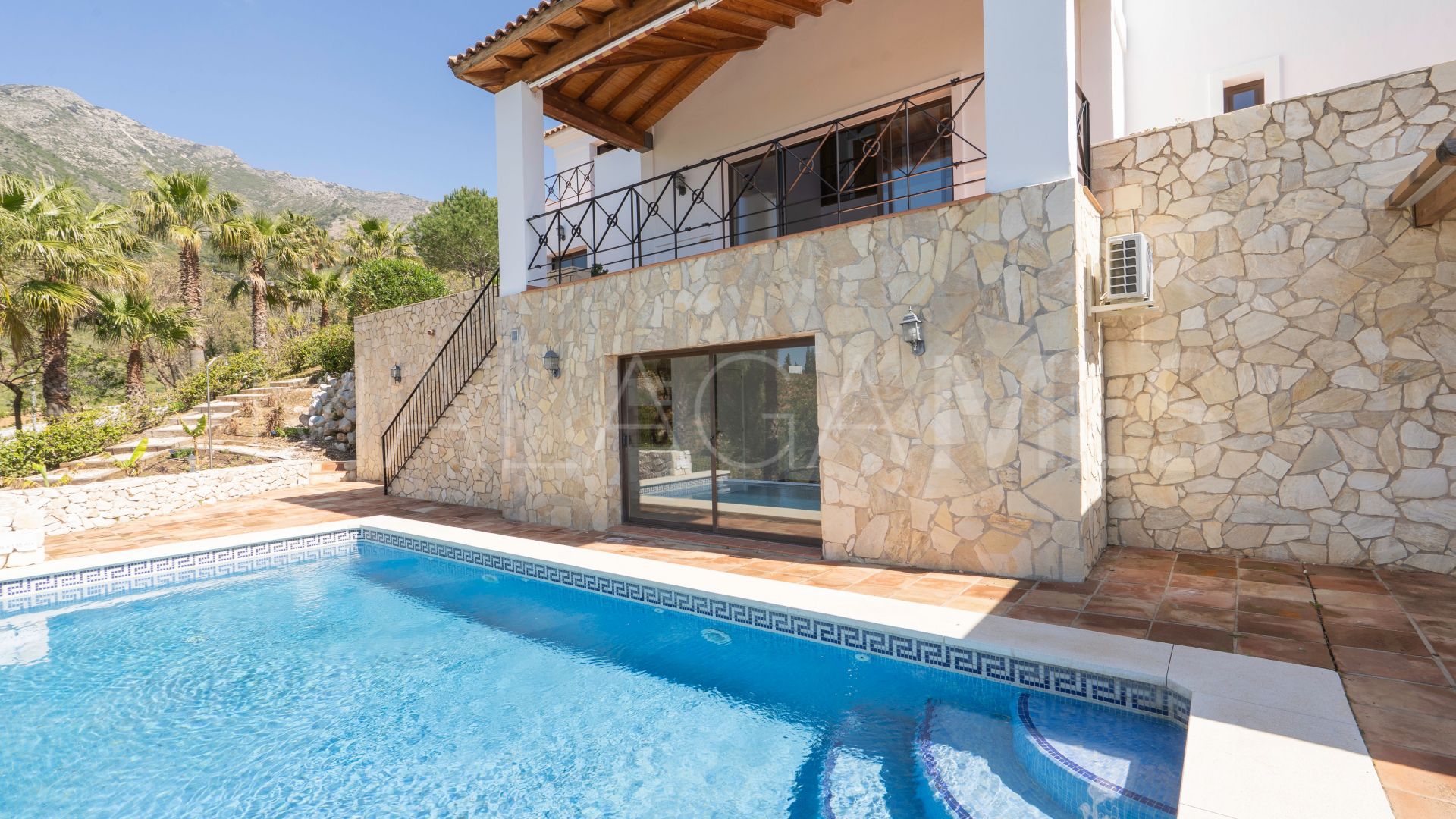 Villa for sale in Valtocado