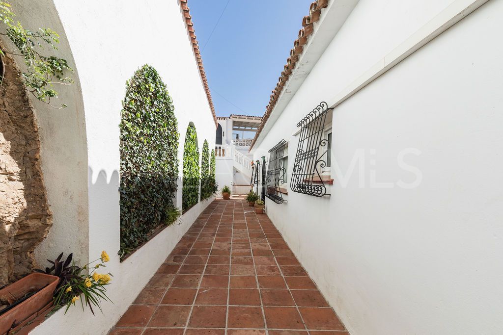 Villa for sale with 4 bedrooms in Torreblanca