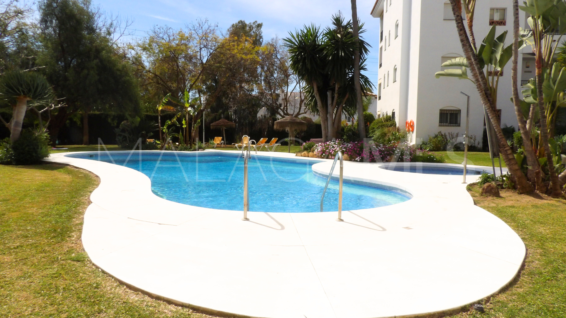 Markplanslägenhet for sale in Sitio de Calahonda