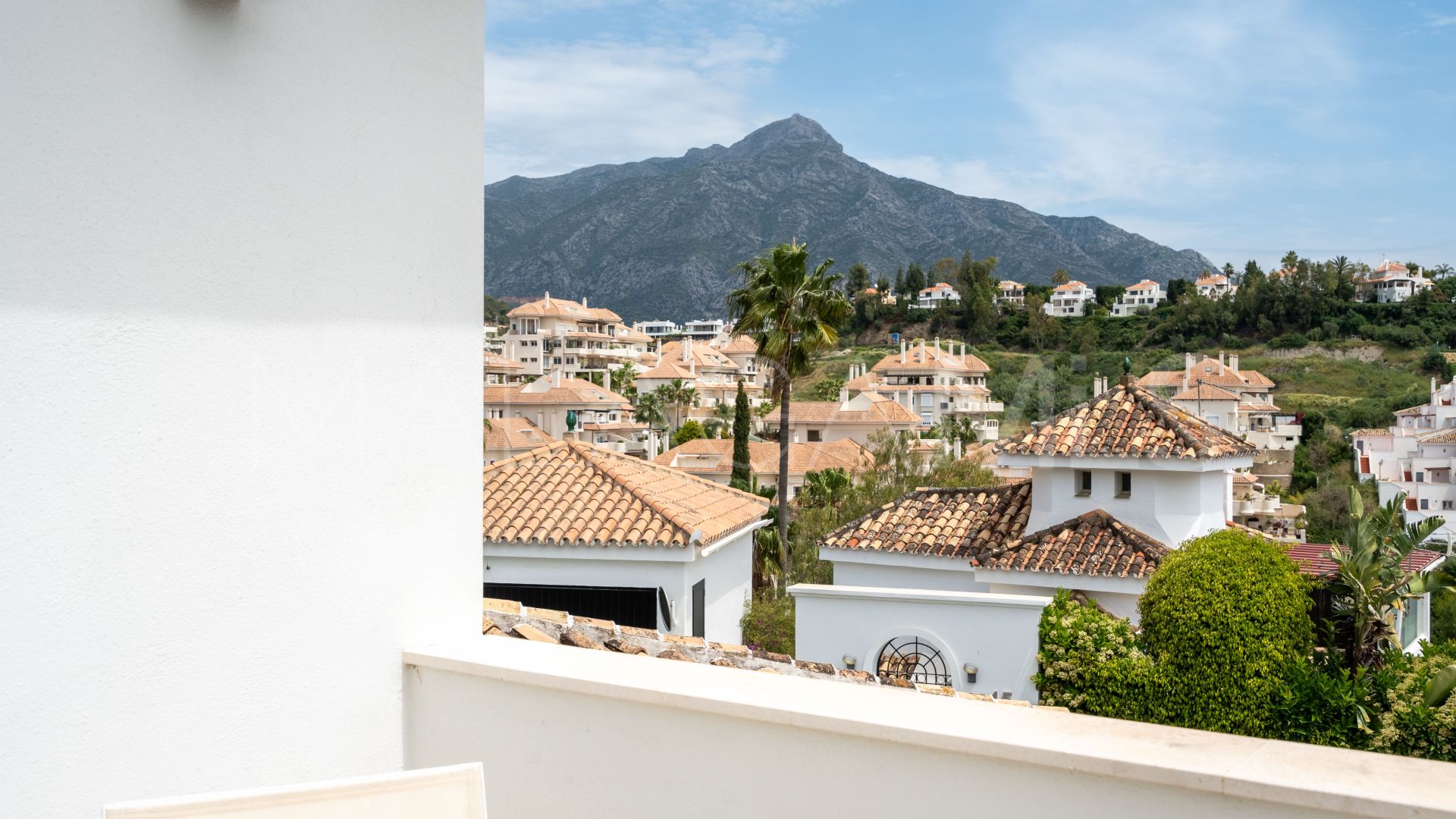 Maison for sale in Los Naranjos Hill Club