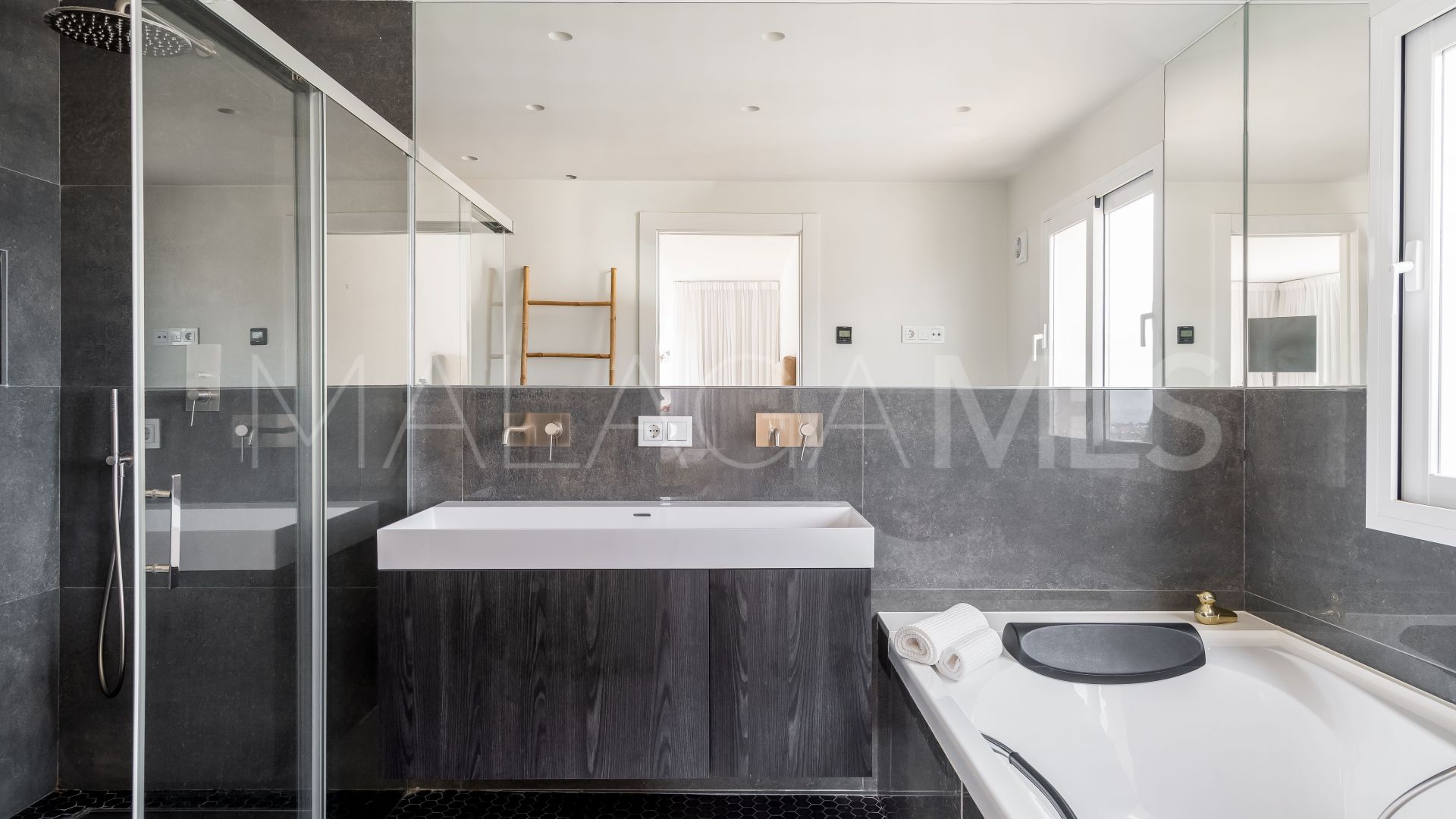 Maison for sale in Los Naranjos Hill Club