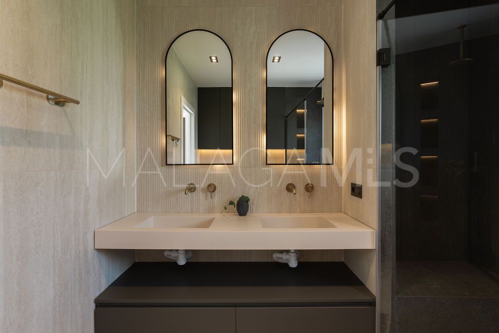 Villa for sale in Benahavis