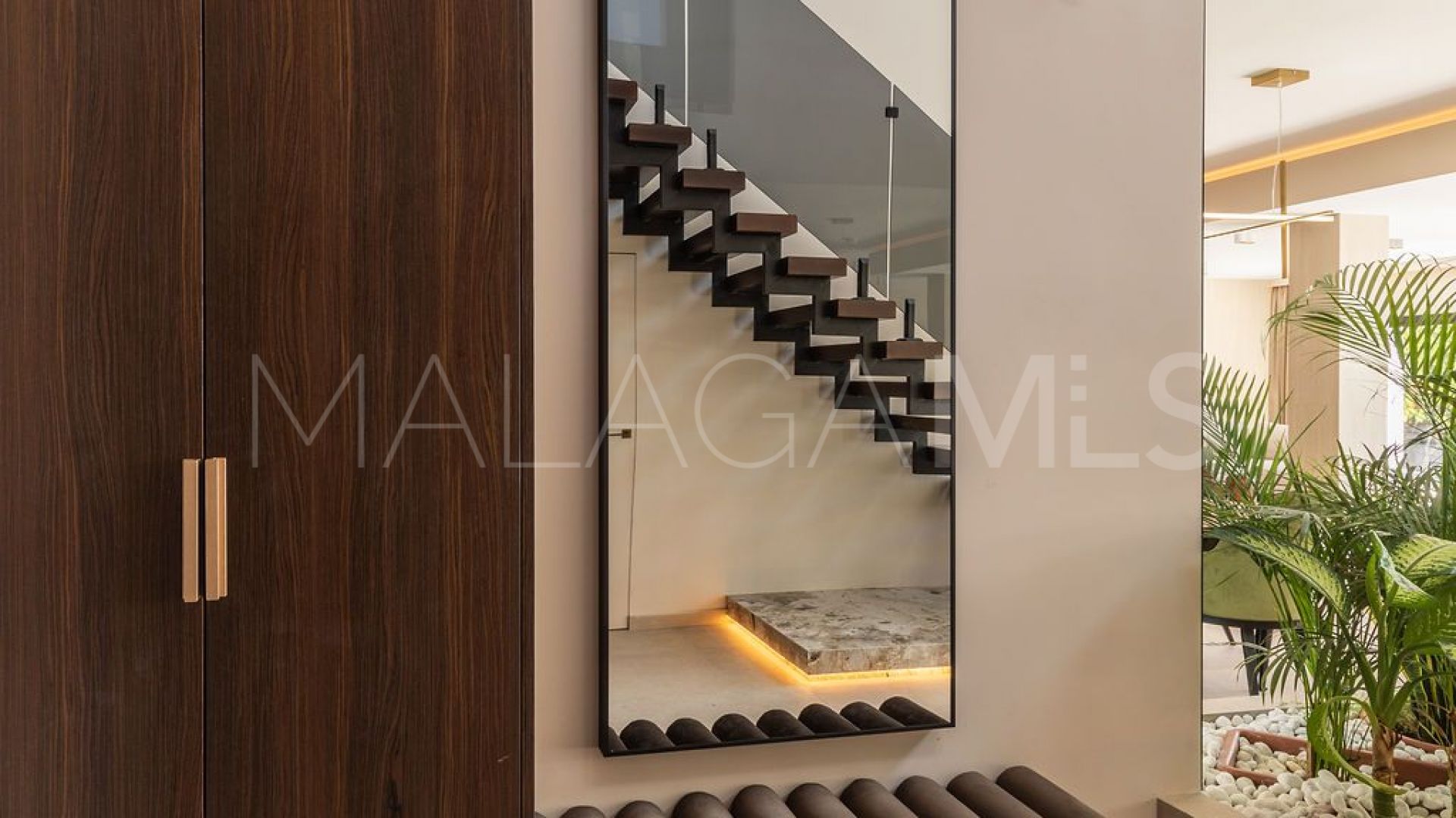 Villa for sale in Benahavis