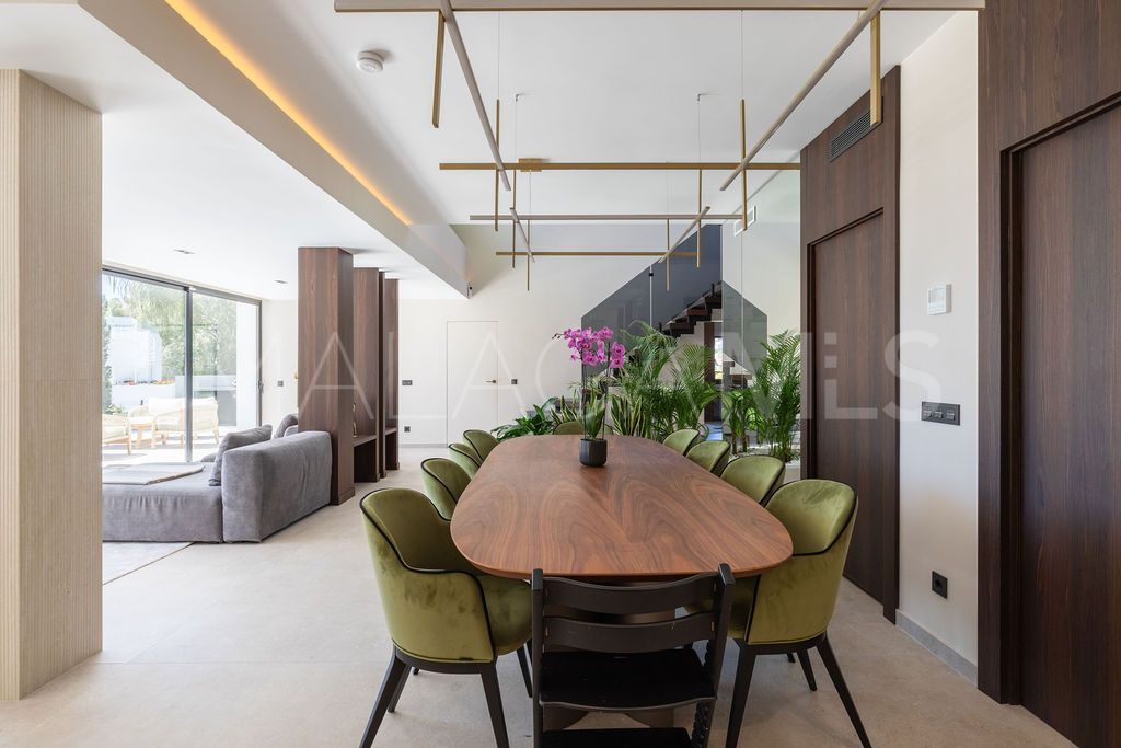 Villa for sale in Benahavis