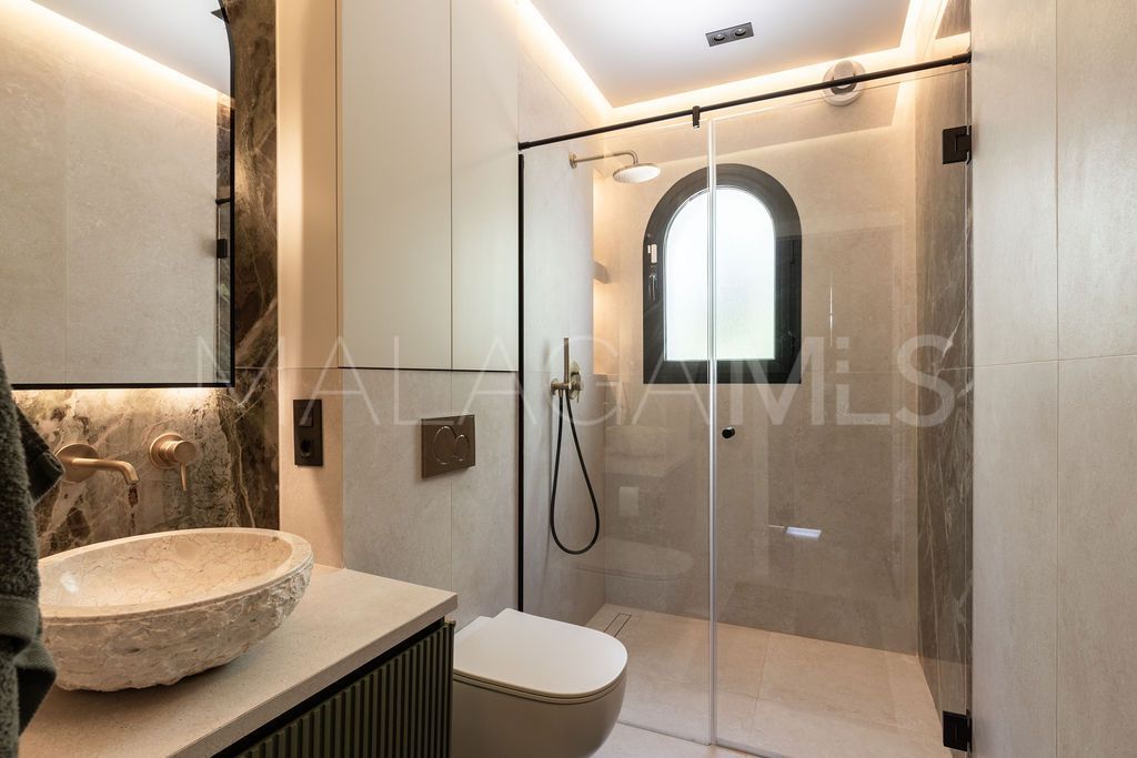 Villa for sale in Benahavis