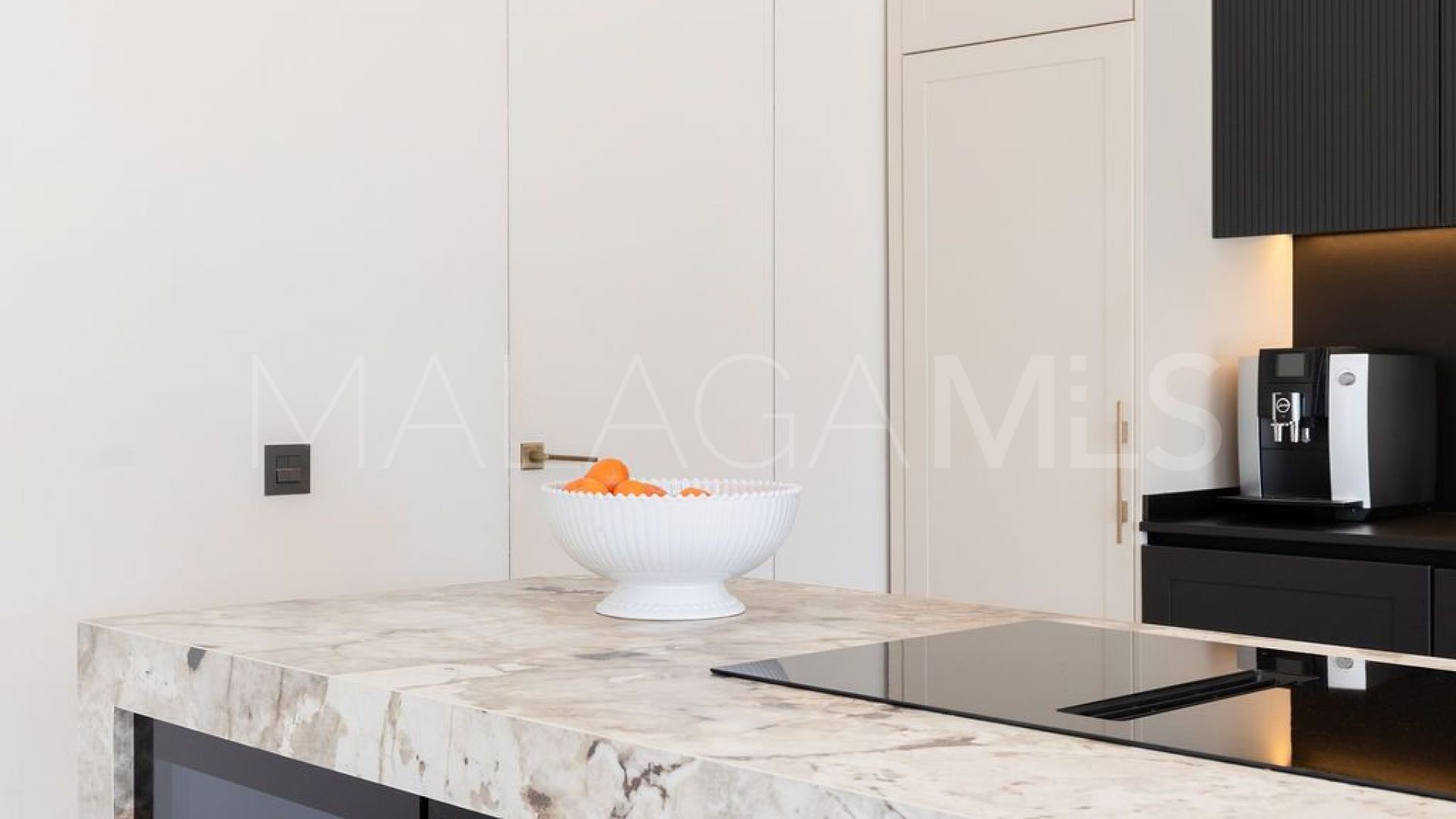 Villa for sale in Benahavis