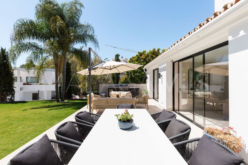 Villa for sale in Benahavis