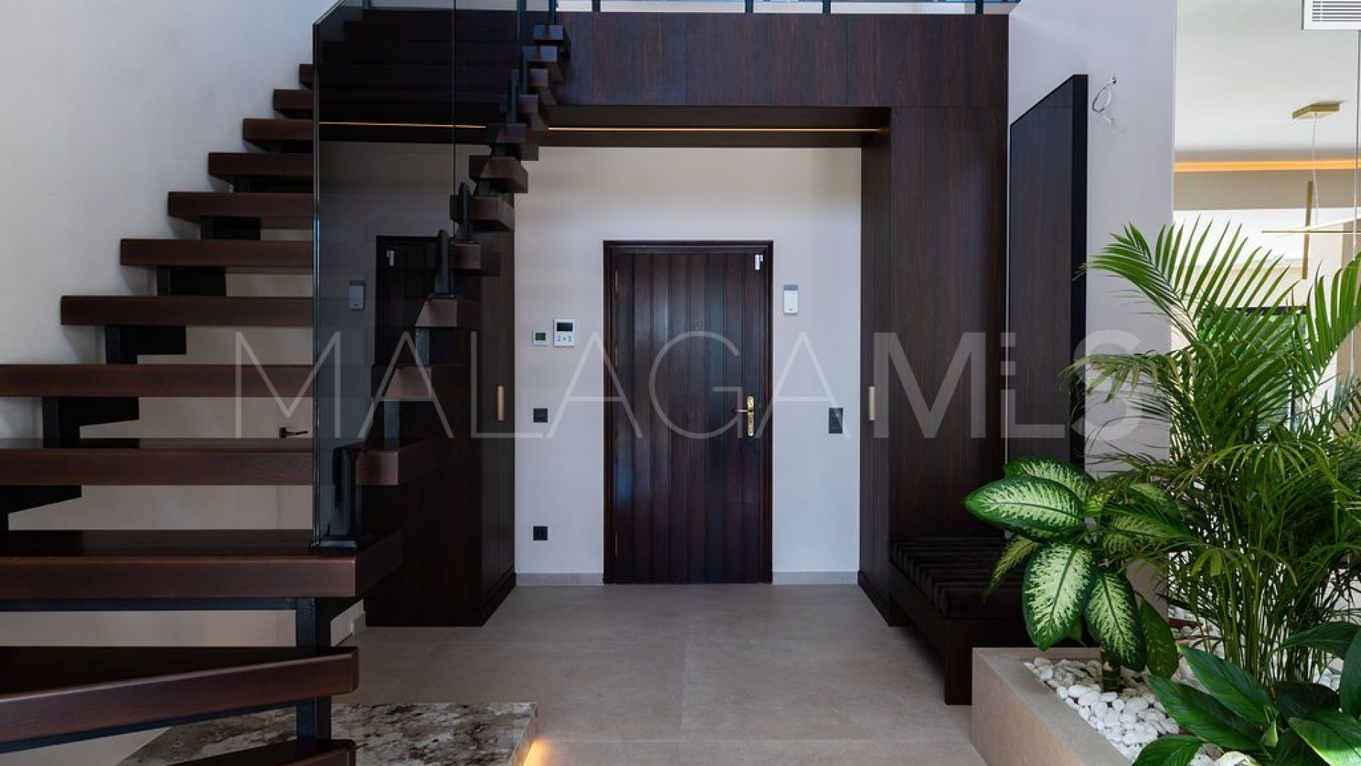 Villa for sale in Benahavis