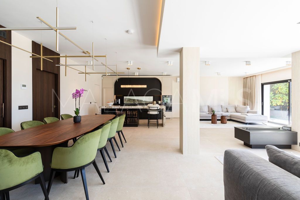 Villa for sale in Benahavis