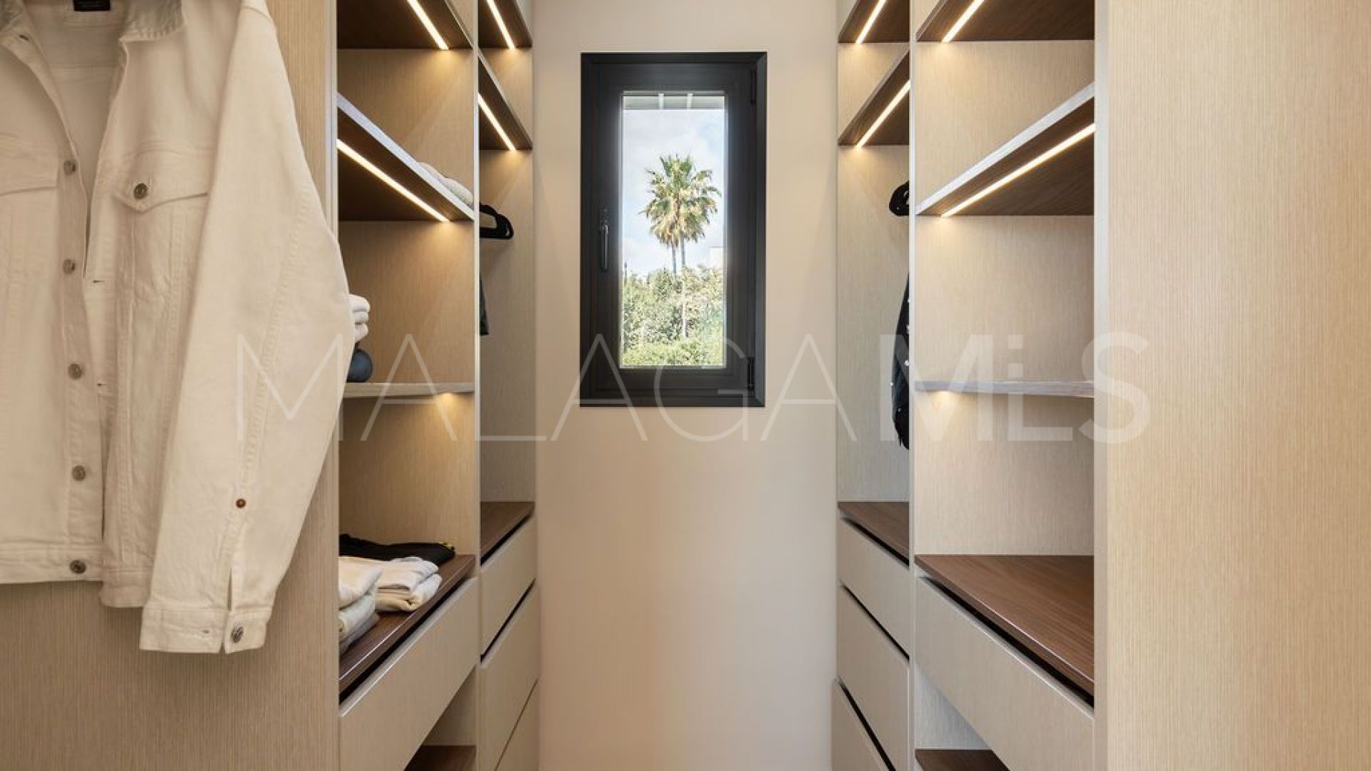 Villa for sale in Benahavis