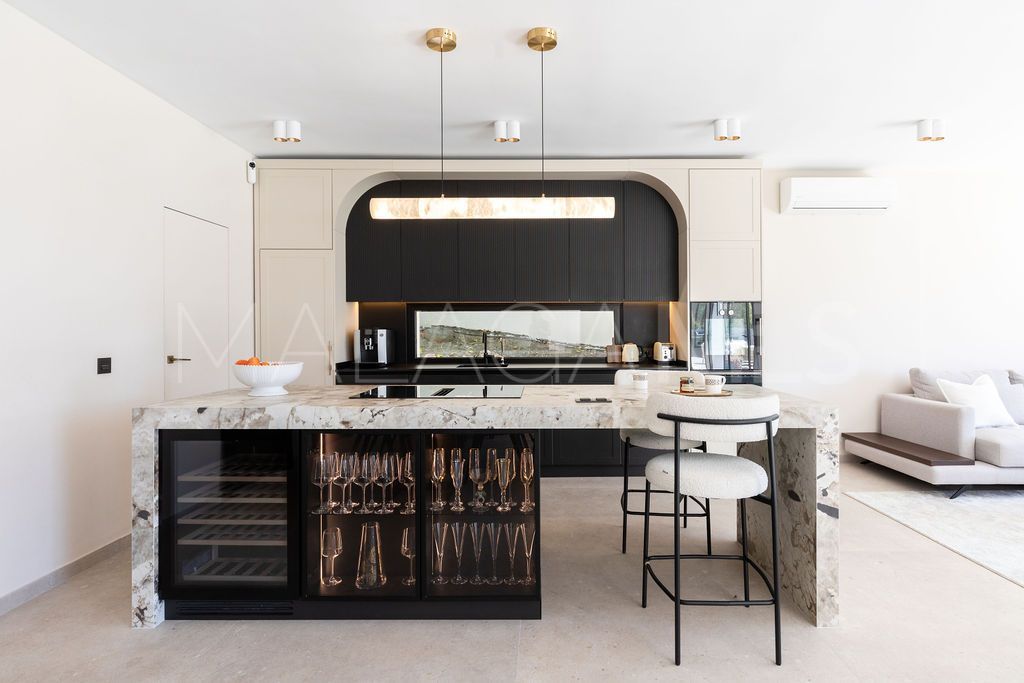 Villa for sale in Benahavis