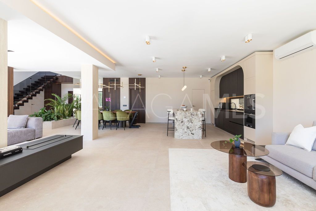 Villa for sale in Benahavis