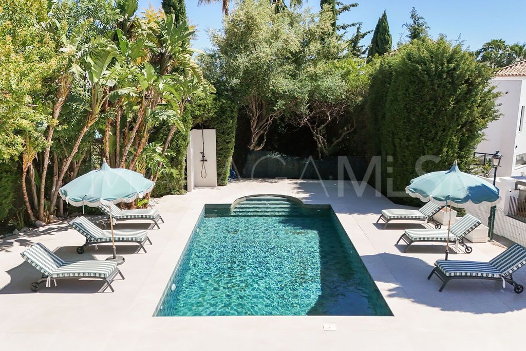 Villa for sale in Benahavis