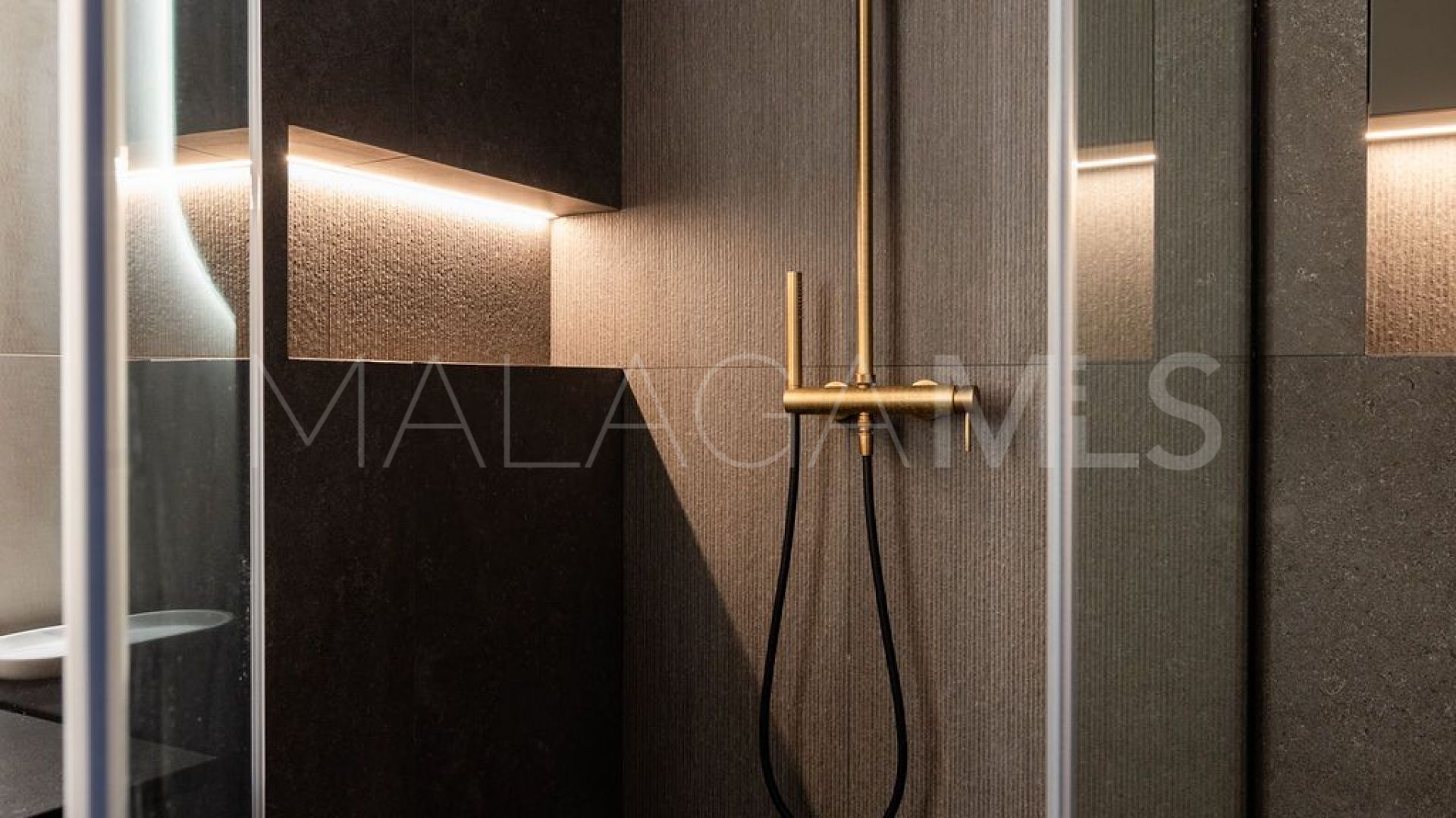 Villa for sale in Benahavis