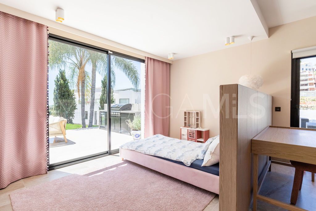 Villa for sale in Benahavis