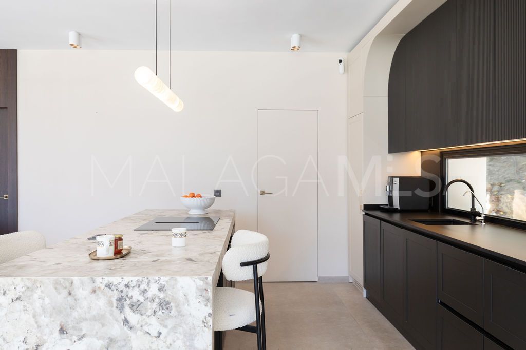 Villa for sale in Benahavis