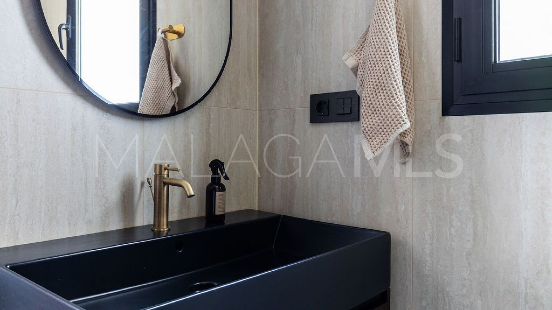 Villa for sale in Benahavis