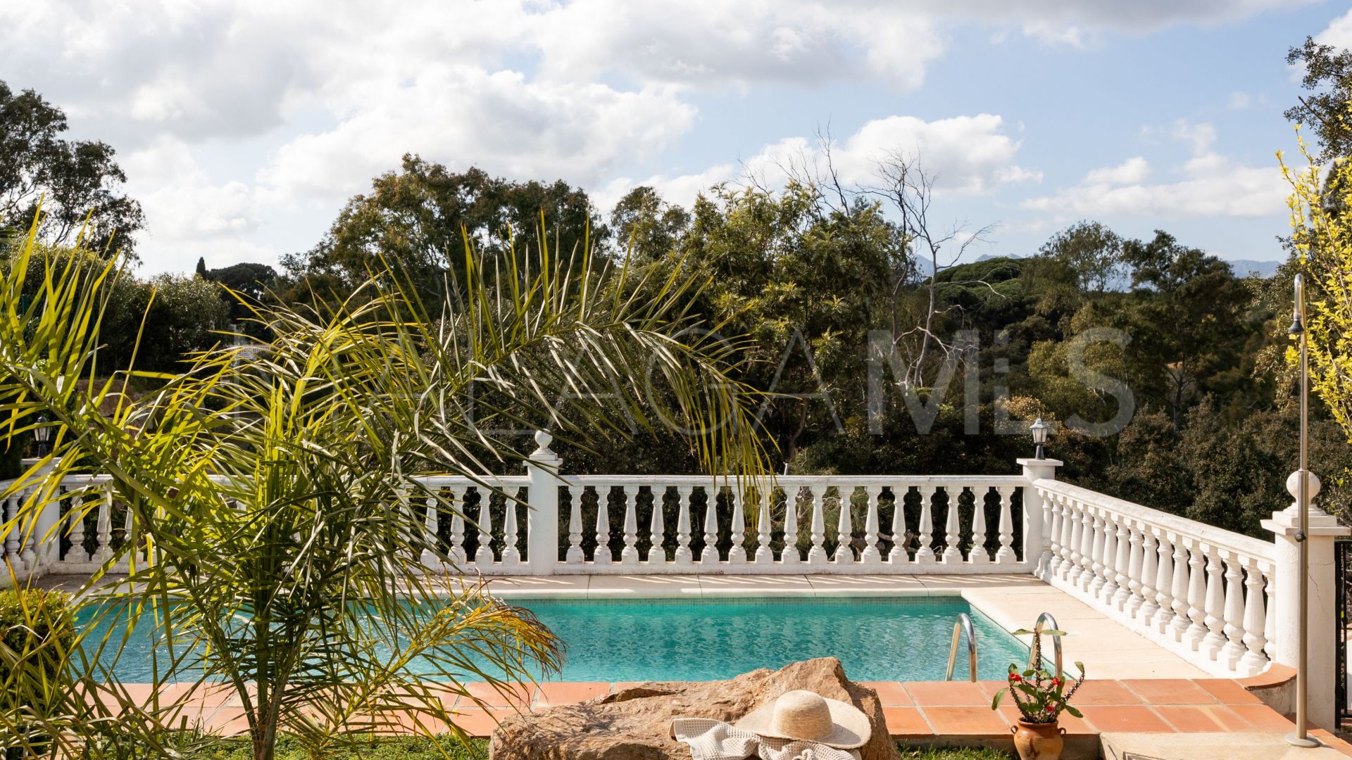Villa for sale in Elviria