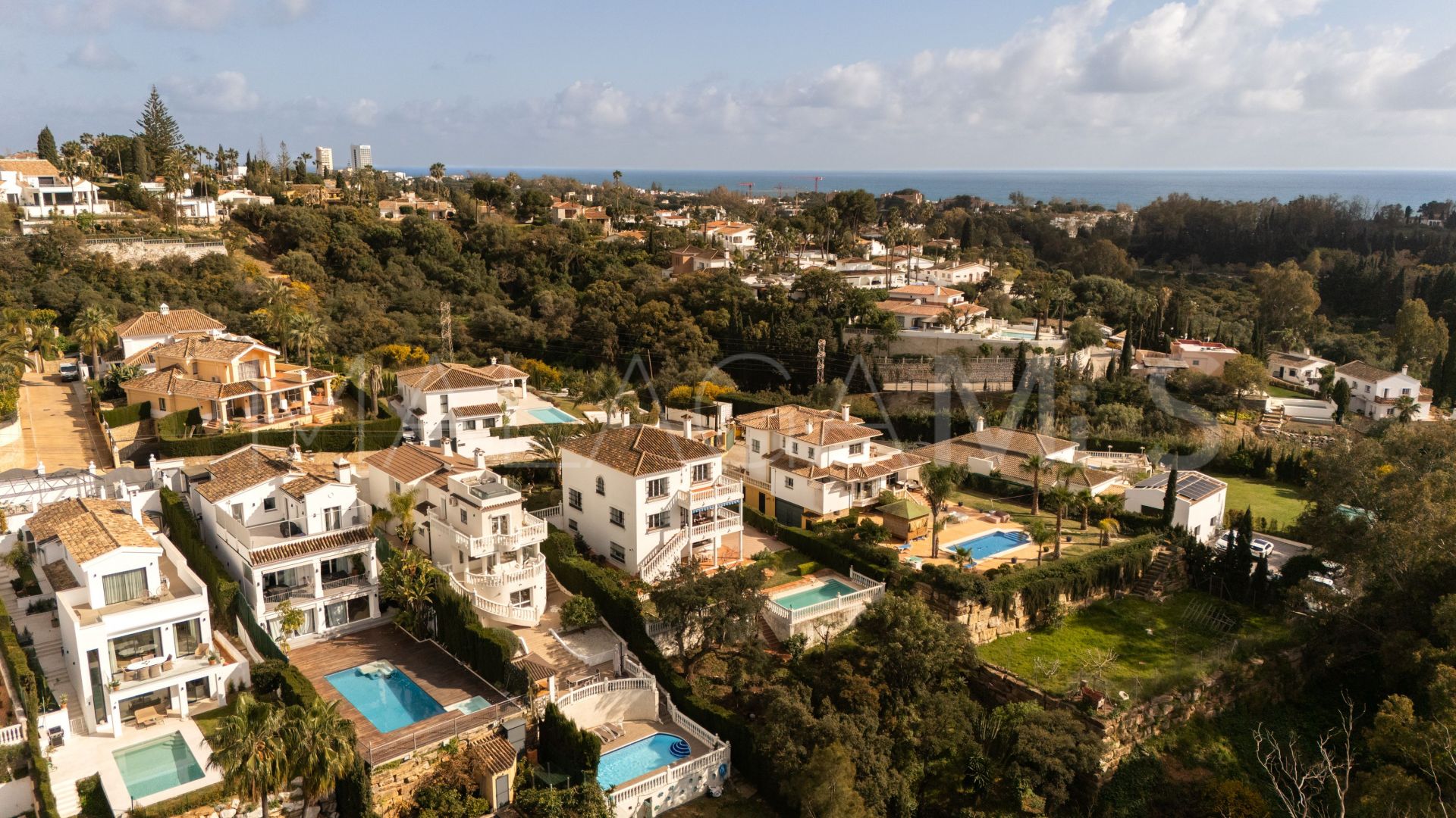 Villa for sale in Elviria