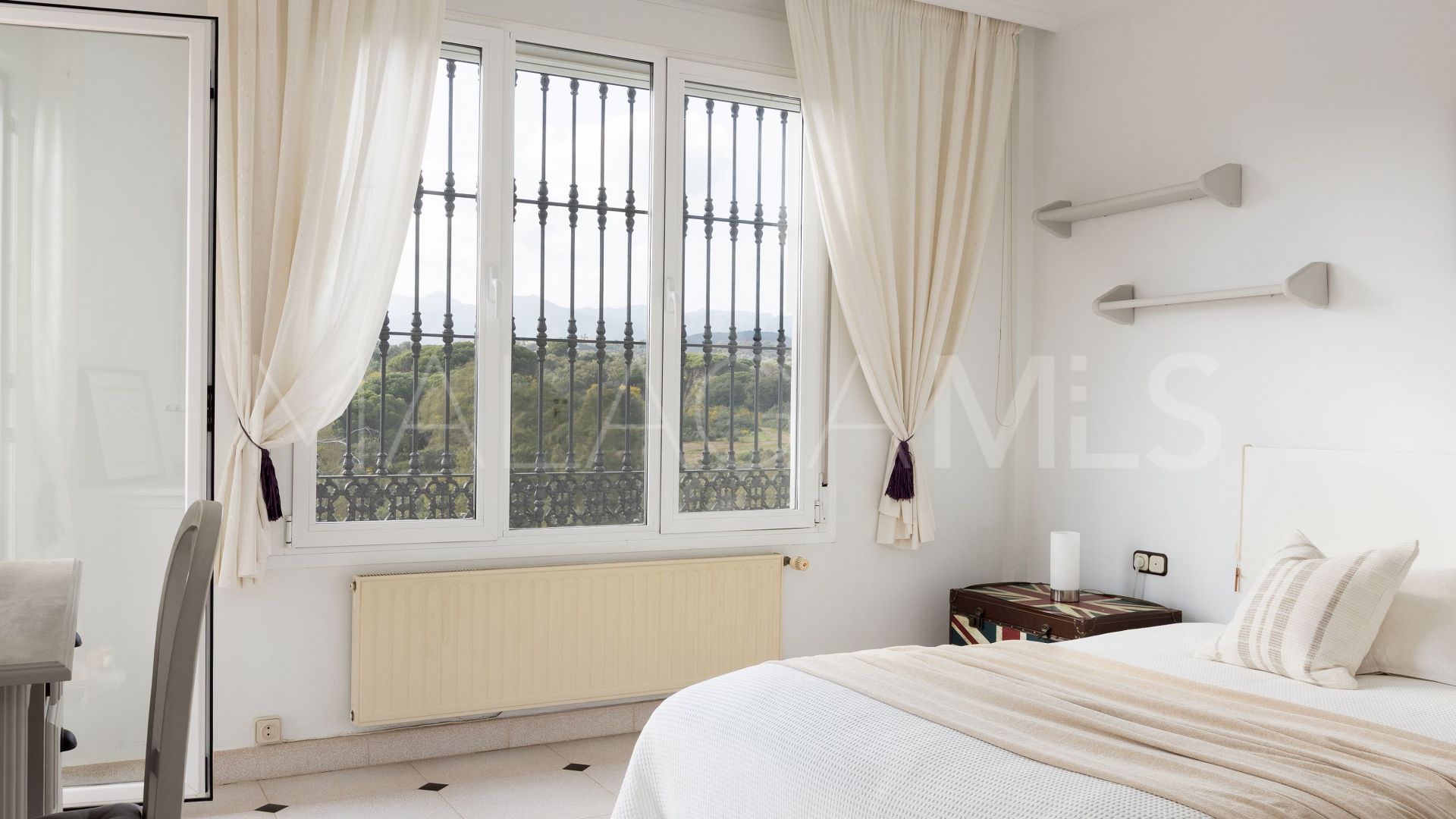 Villa for sale in Elviria