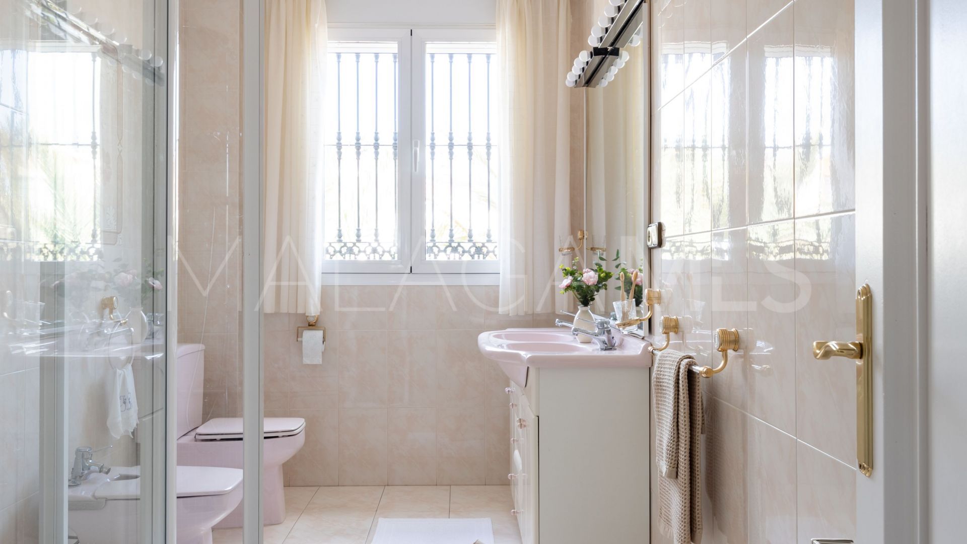 Villa for sale in Elviria