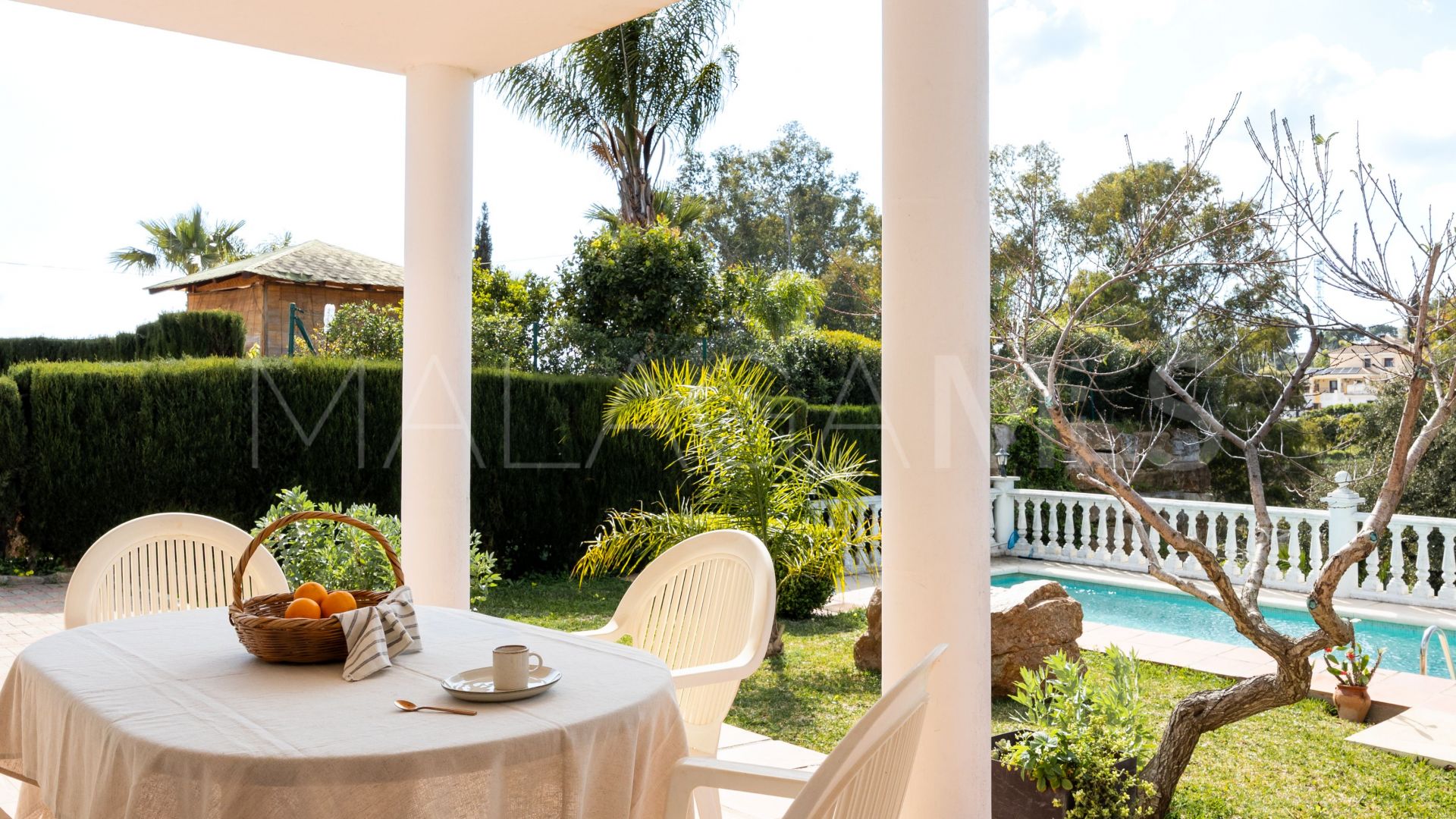 Villa for sale in Elviria