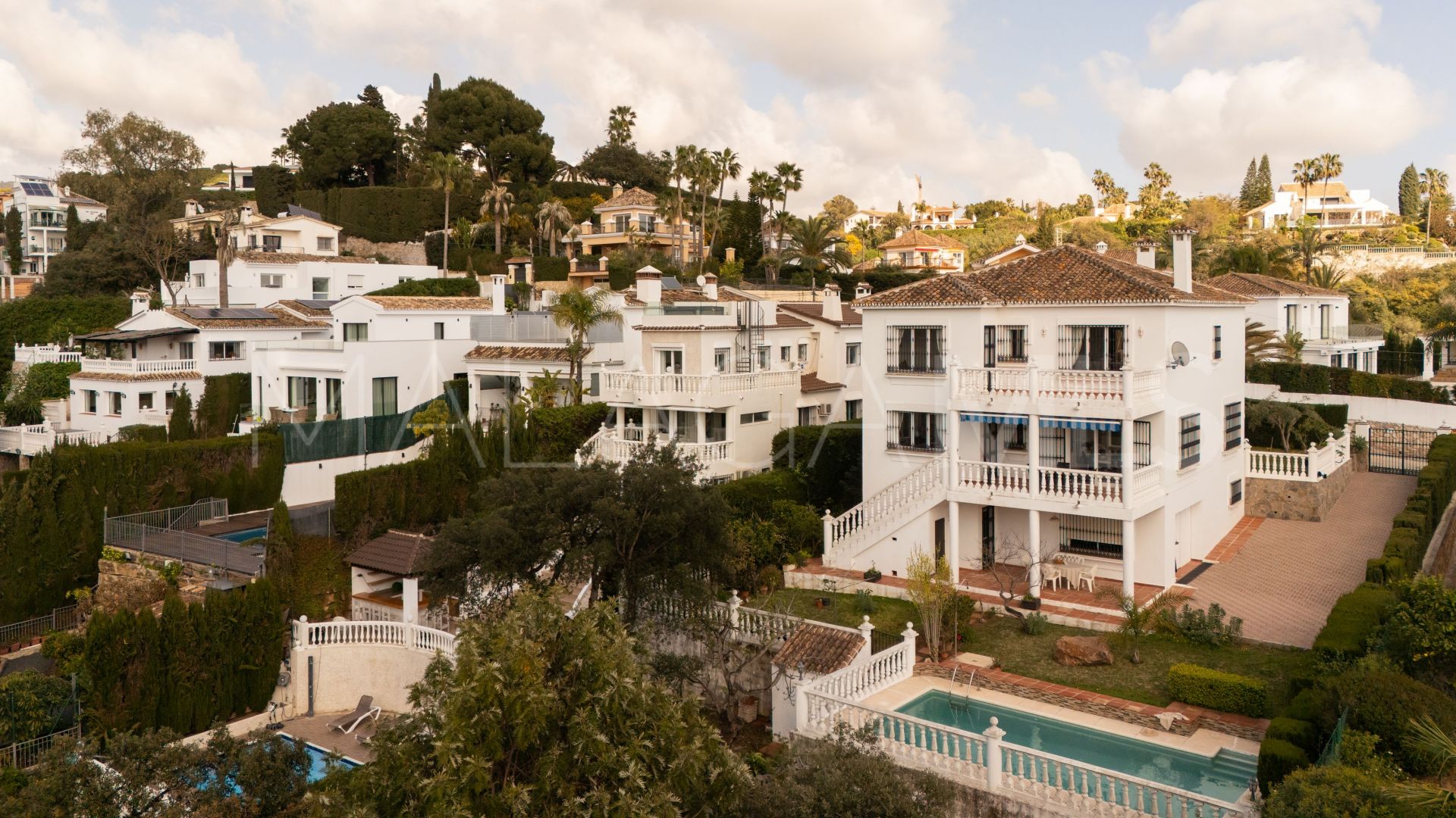 Villa for sale in Elviria