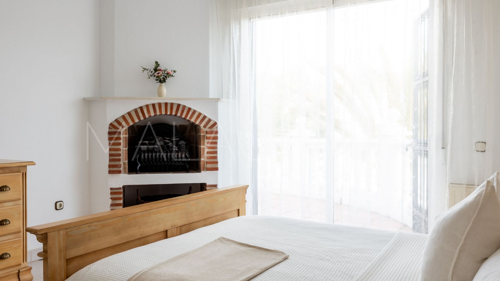 Villa for sale in Elviria