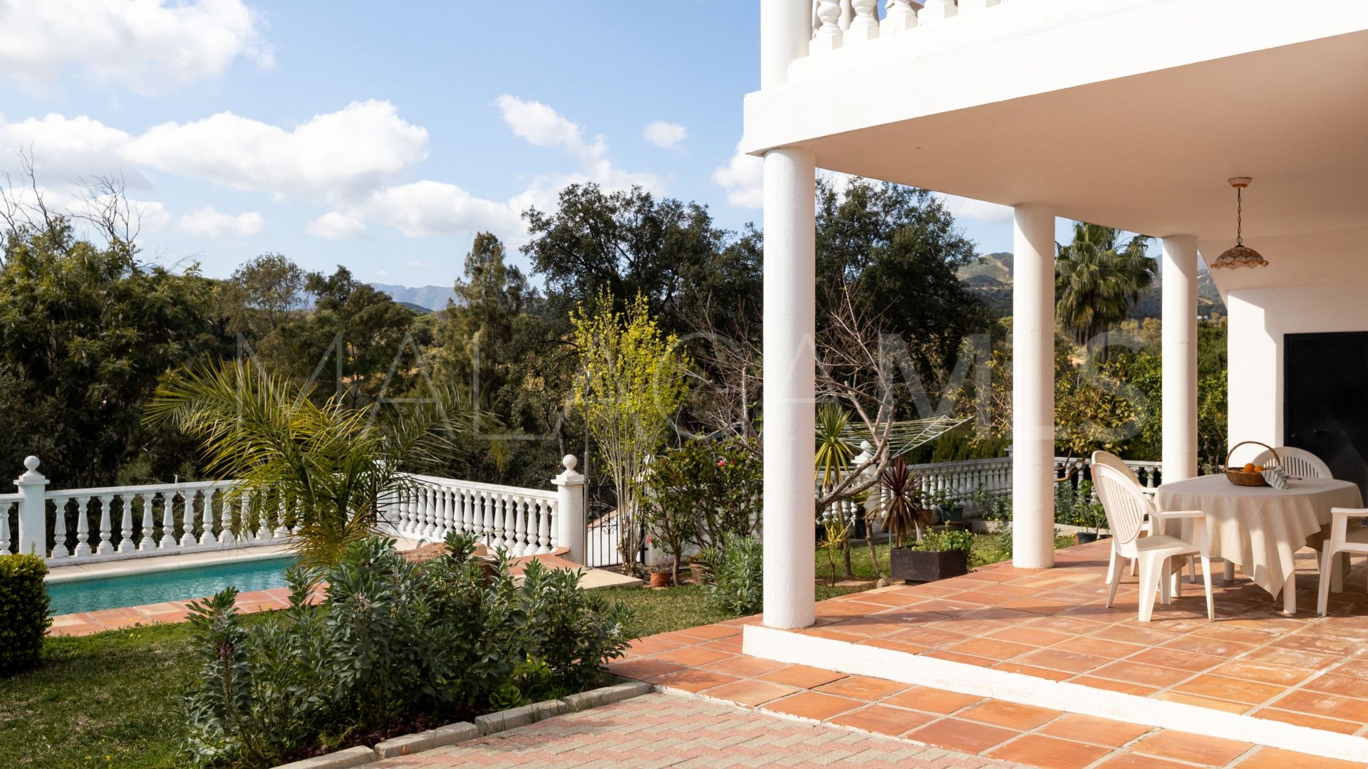 Villa for sale in Elviria