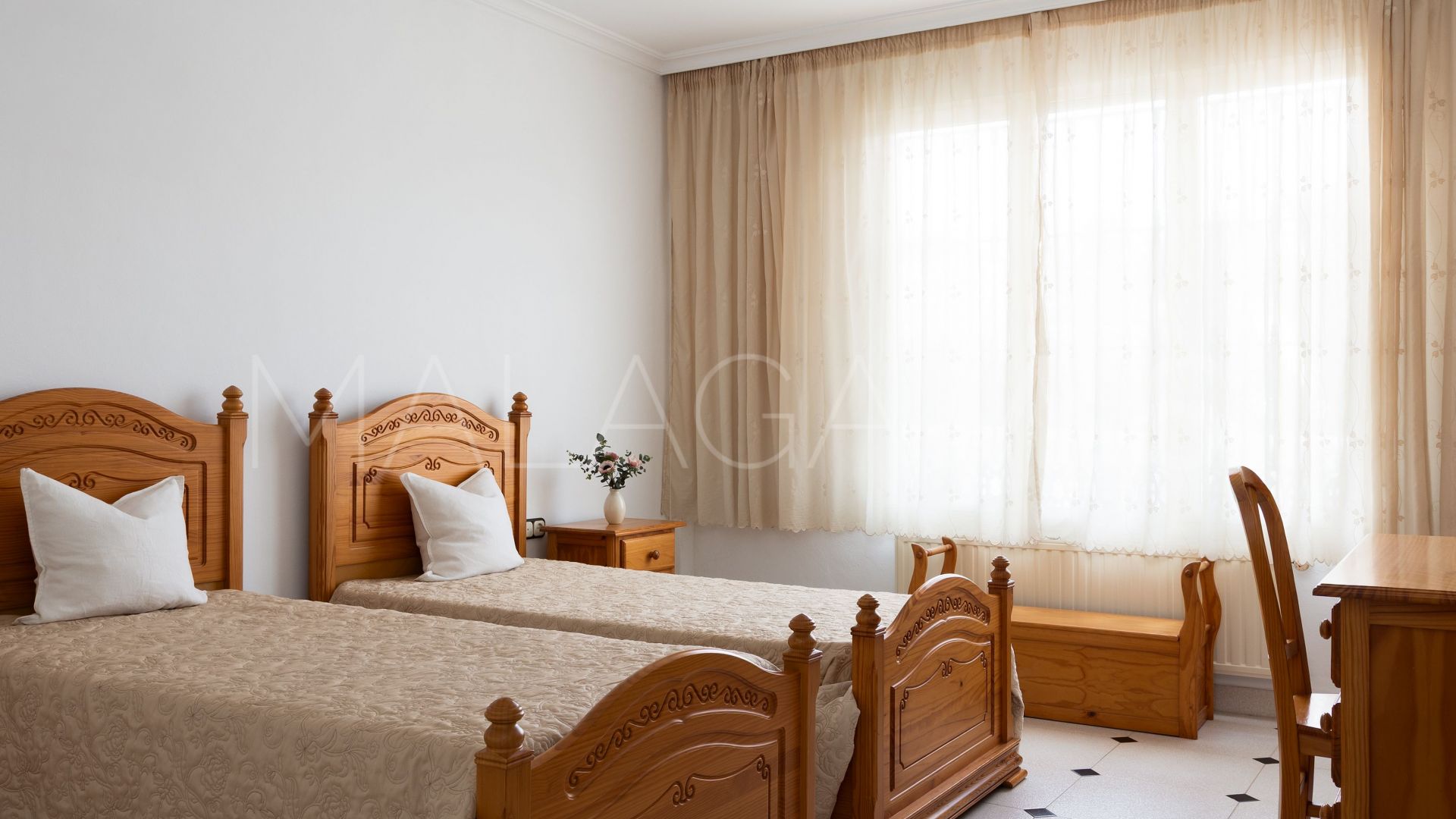 Villa for sale in Elviria