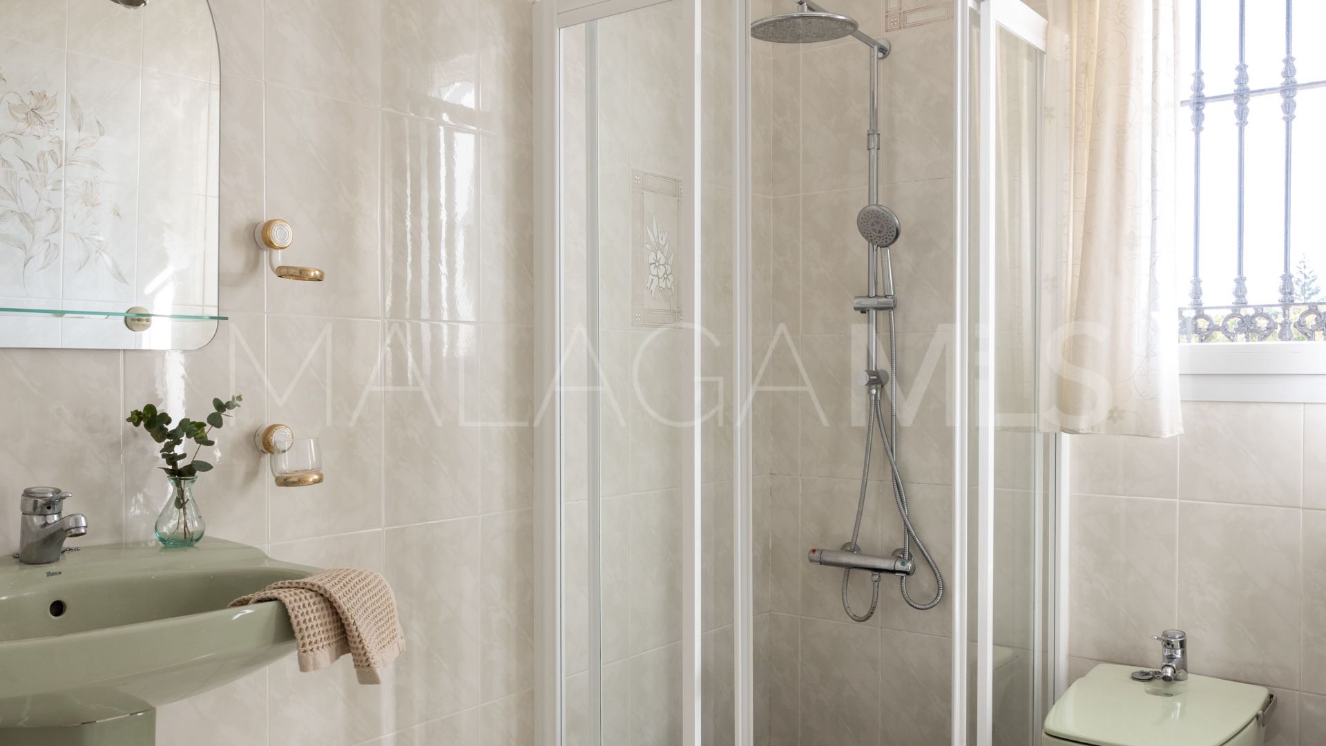 Villa for sale in Elviria