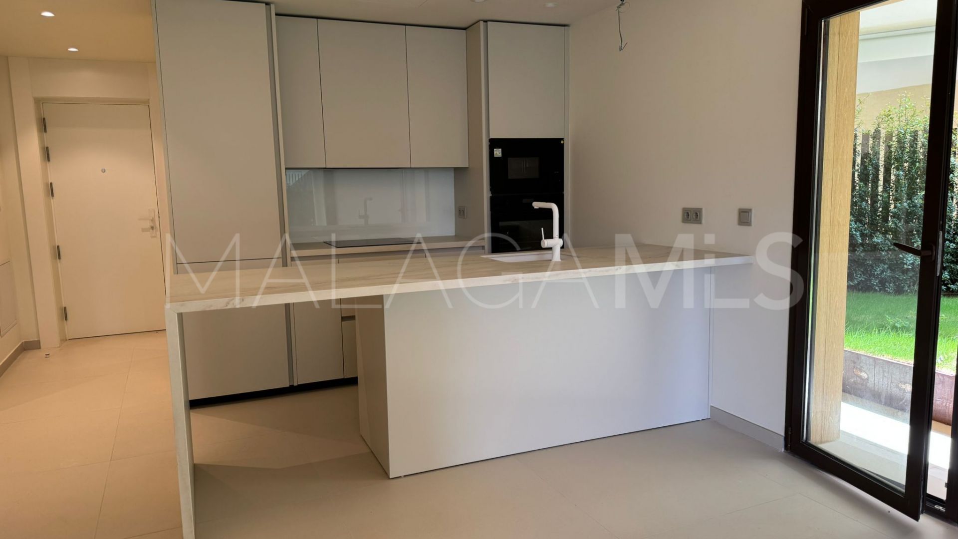 For sale El Higueron ground floor apartment with 2 bedrooms