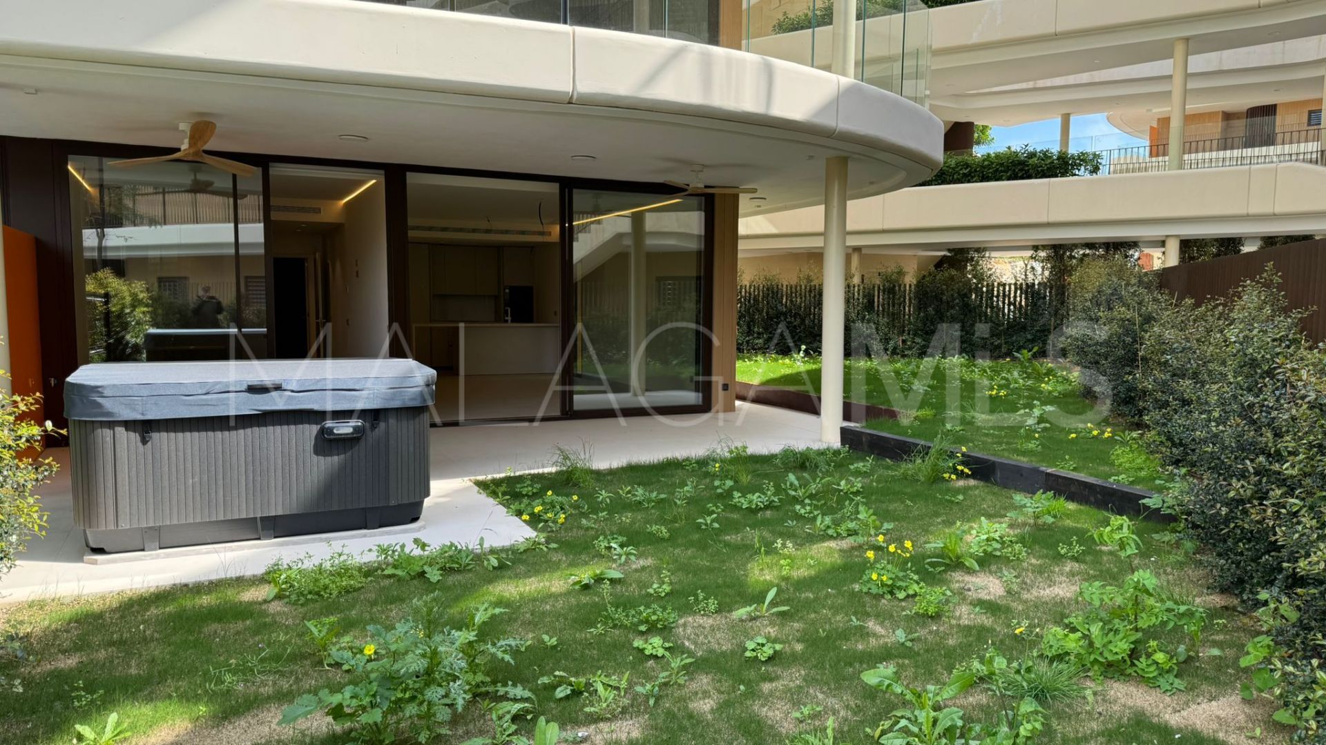 For sale El Higueron ground floor apartment with 2 bedrooms