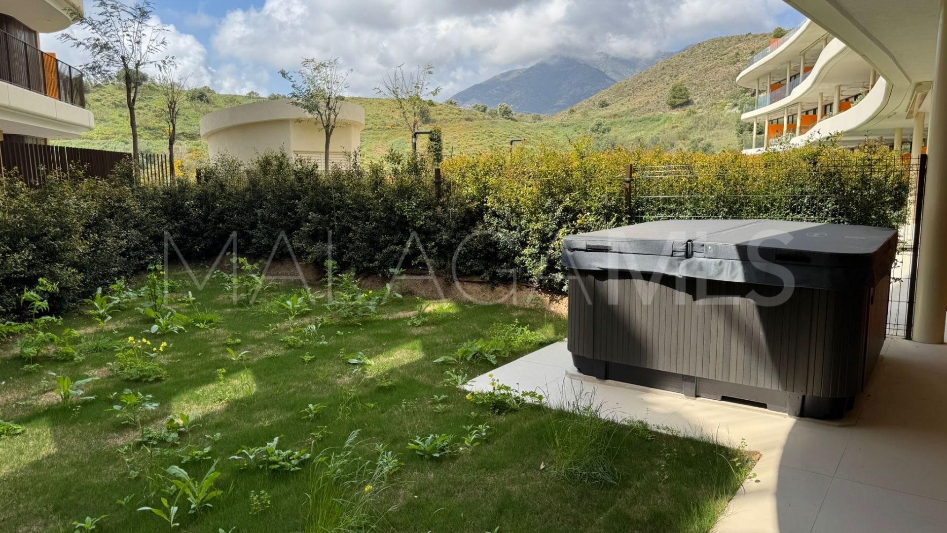 For sale El Higueron ground floor apartment with 2 bedrooms