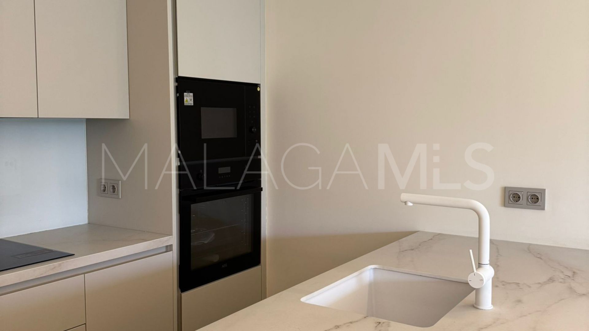 For sale El Higueron ground floor apartment with 2 bedrooms