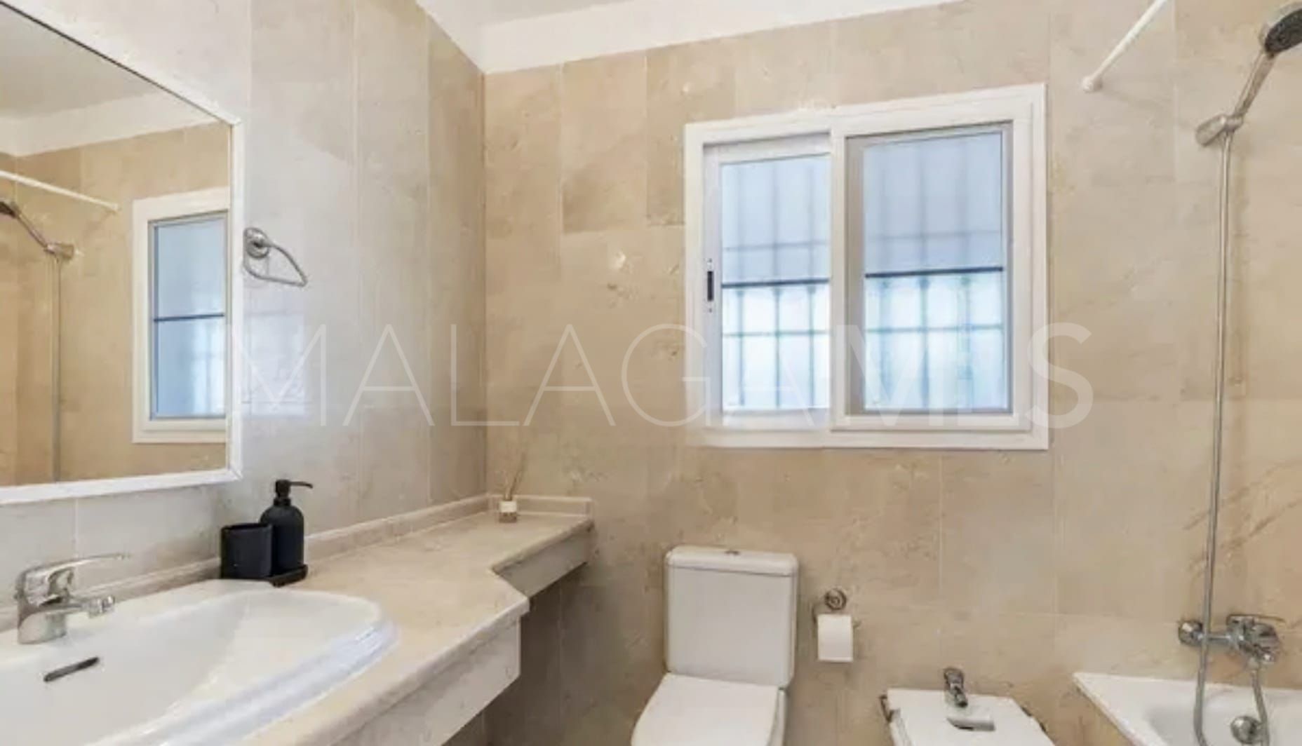 Hus i byn for sale in Cerrado del Aguila