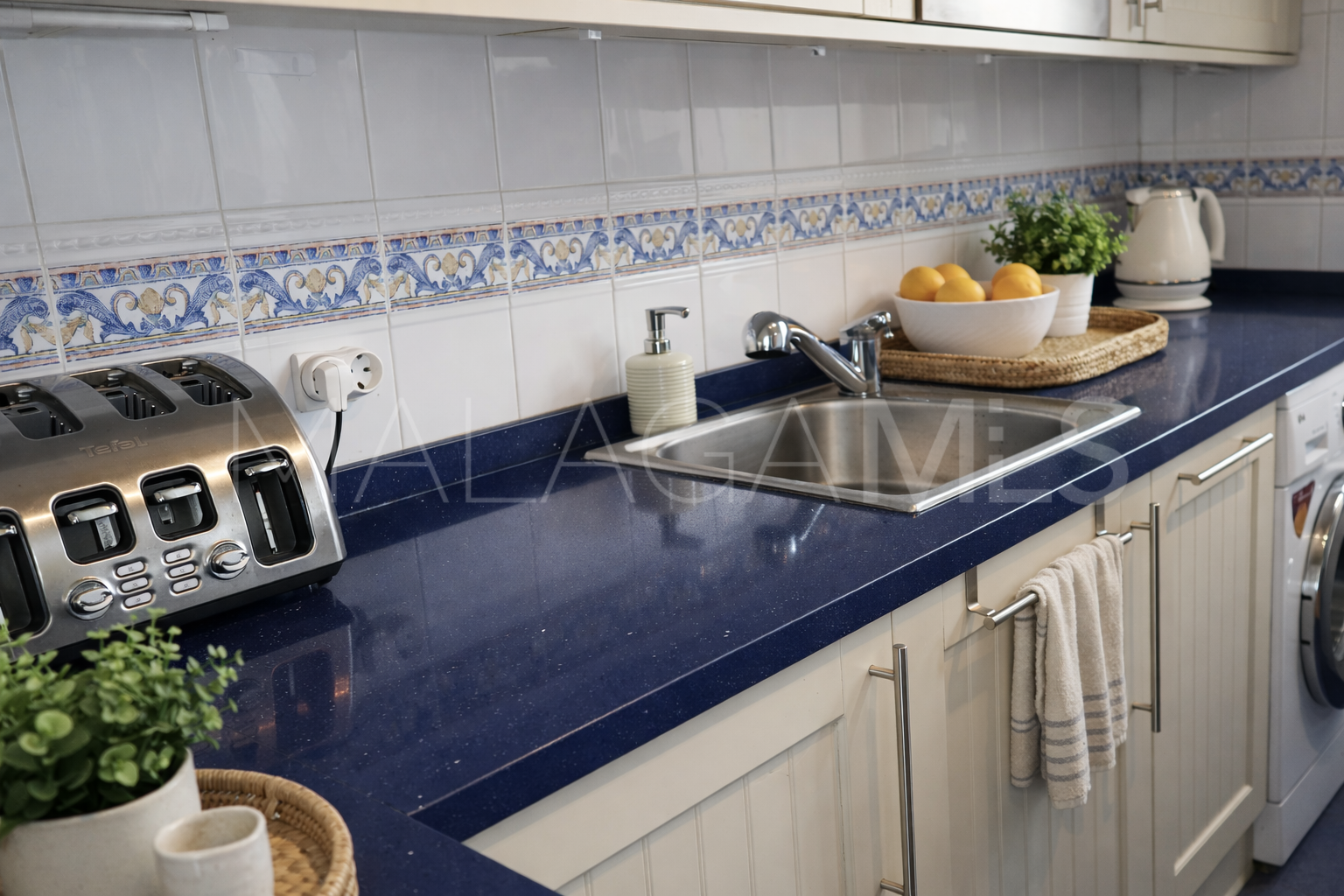 Buy town house with 4 bedrooms in Alcorrín