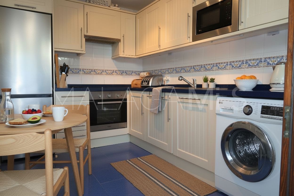 Buy town house with 4 bedrooms in Alcorrín