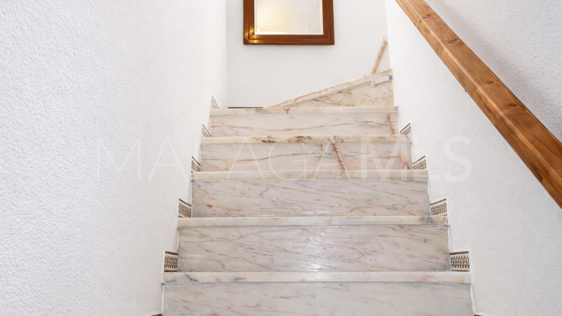 Buy town house with 4 bedrooms in Alcorrín