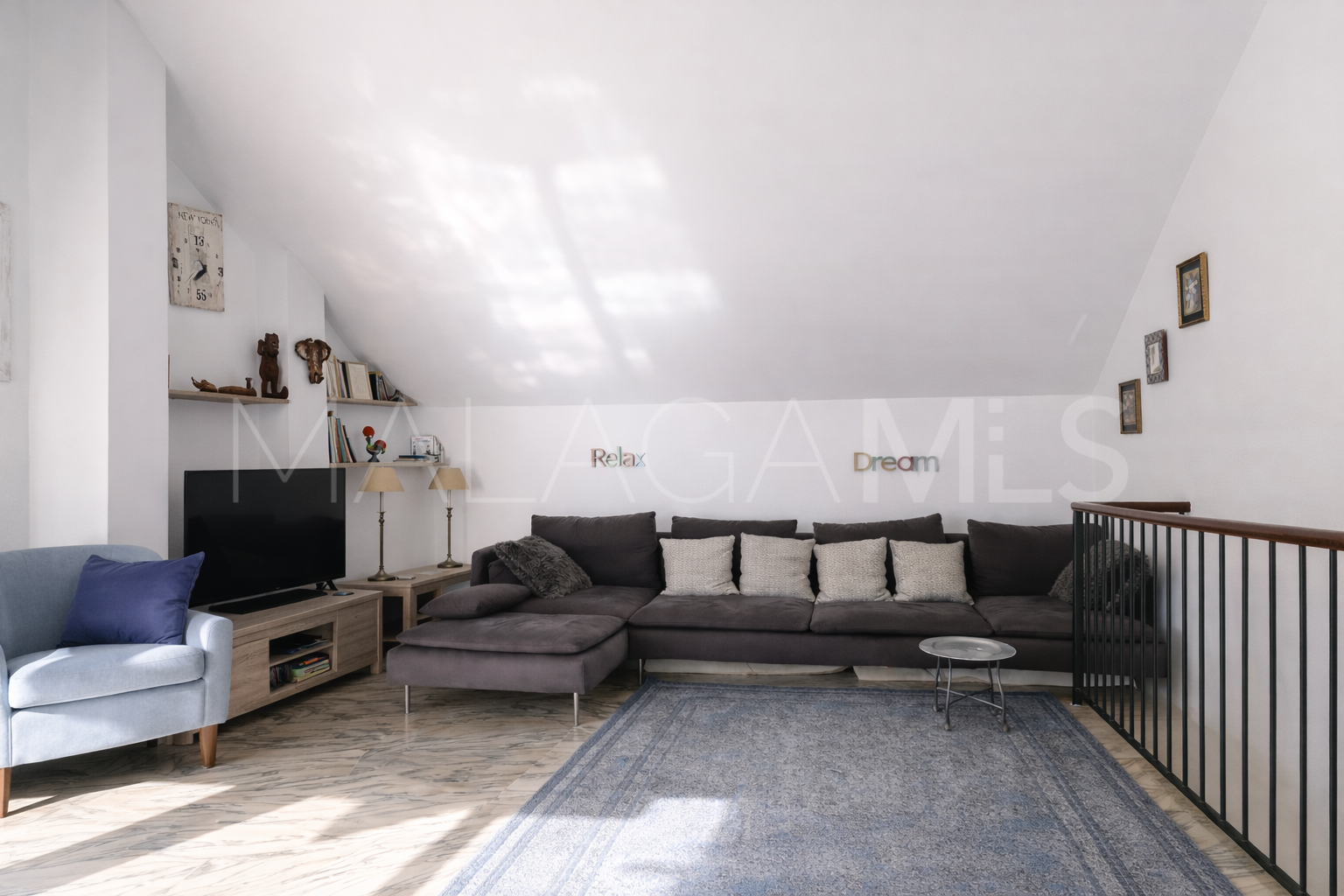 Buy town house with 4 bedrooms in Alcorrín