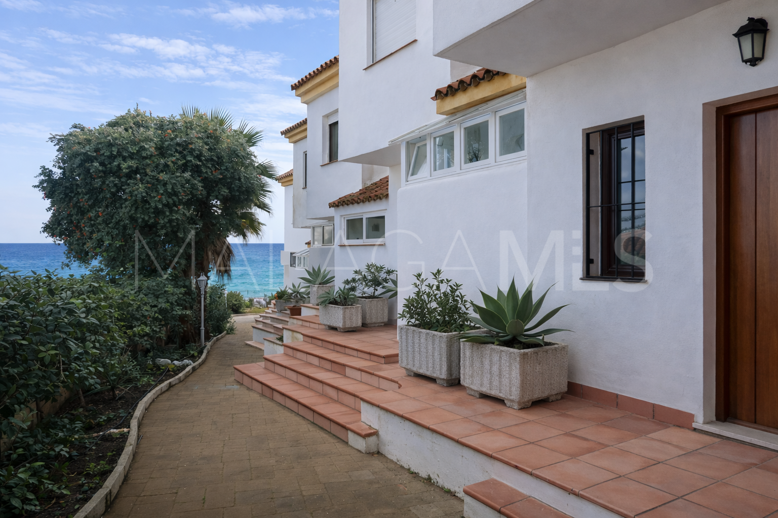 Buy town house with 4 bedrooms in Alcorrín